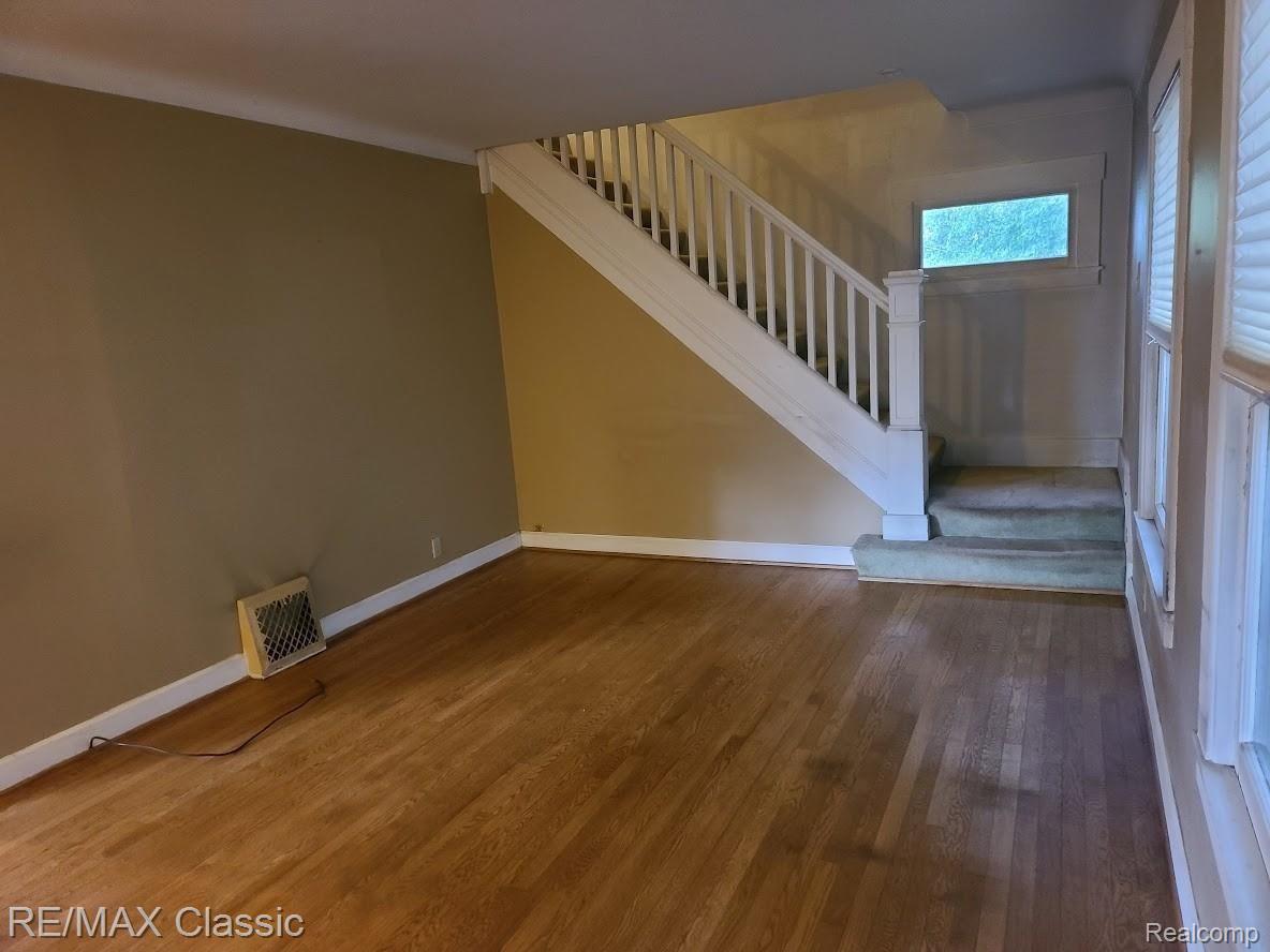 304 Baker Street Property Photo 6