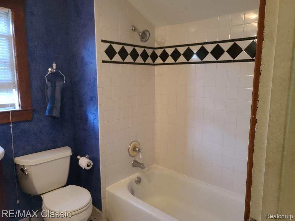 304 Baker Street Property Photo 19