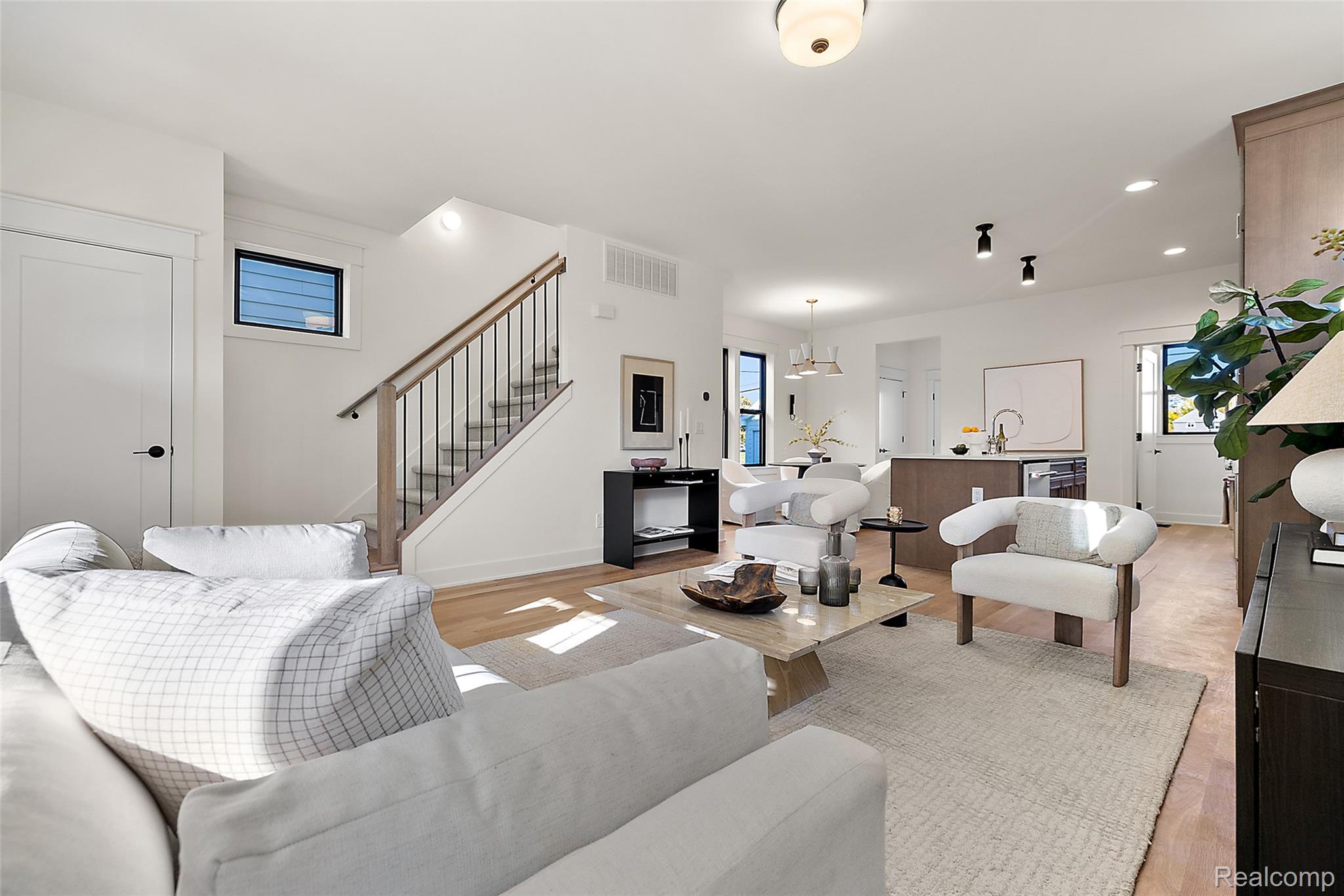 1522 Holcomb Street Property Photo 3
