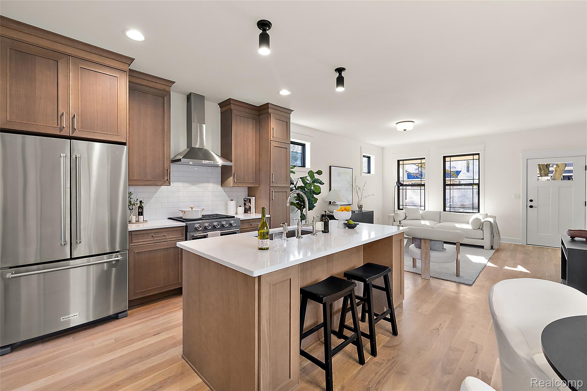 1522 Holcomb Street Property Photo 4