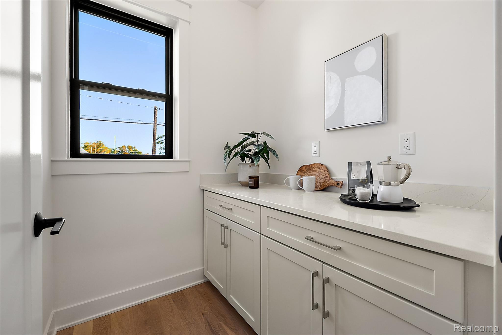 1522 Holcomb Street Property Photo 8