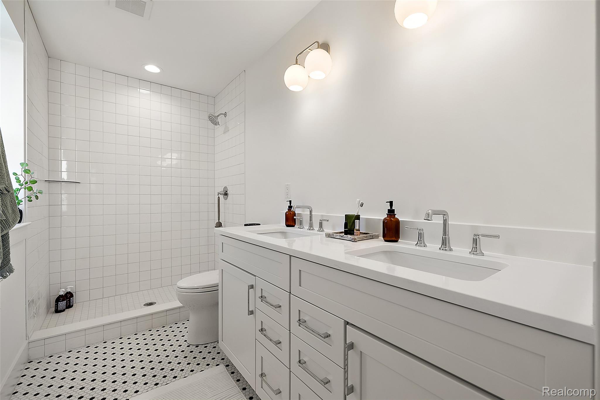 1522 Holcomb Street Property Photo 10