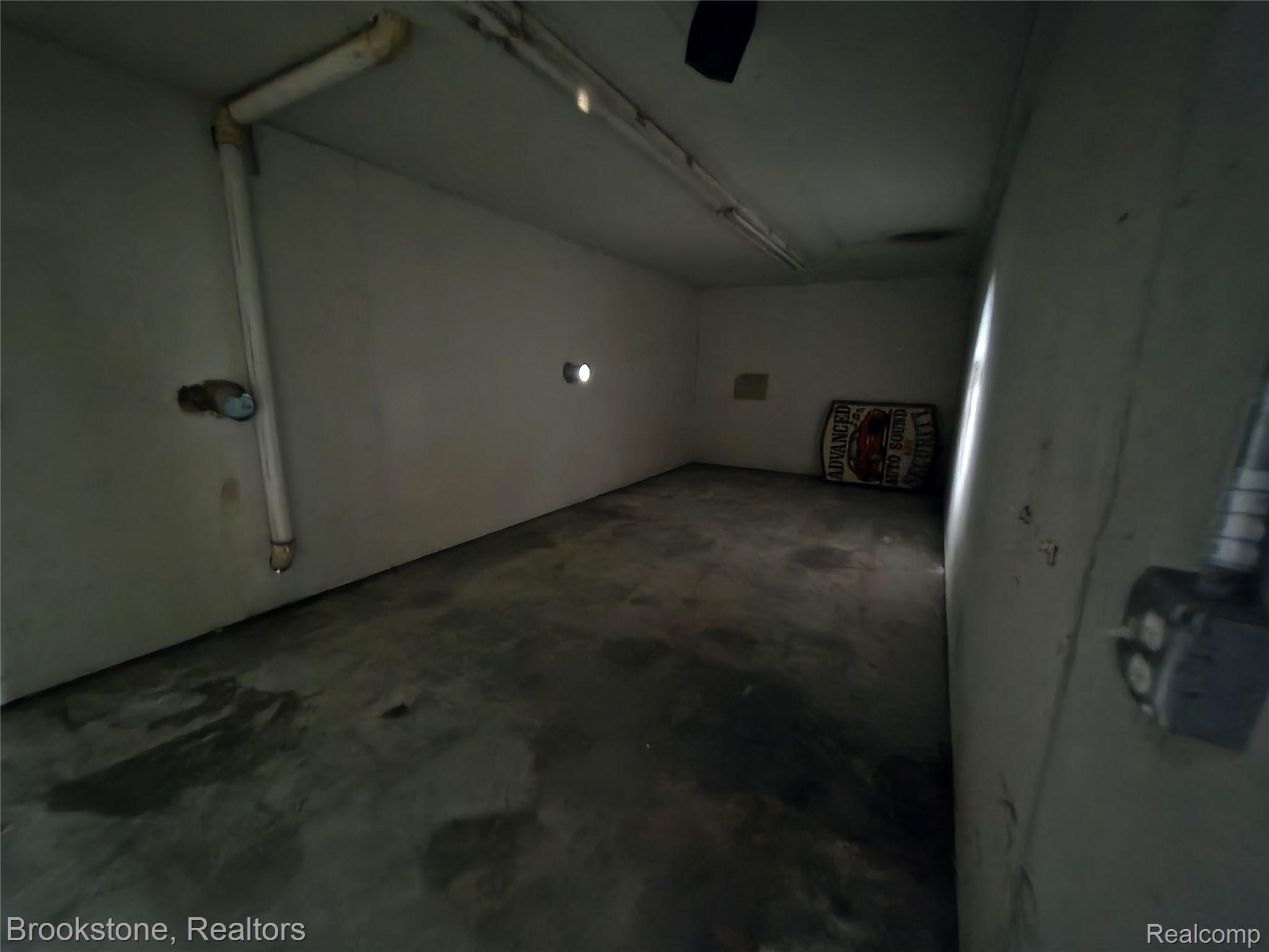 7435 N Dort Highway Property Photo 8