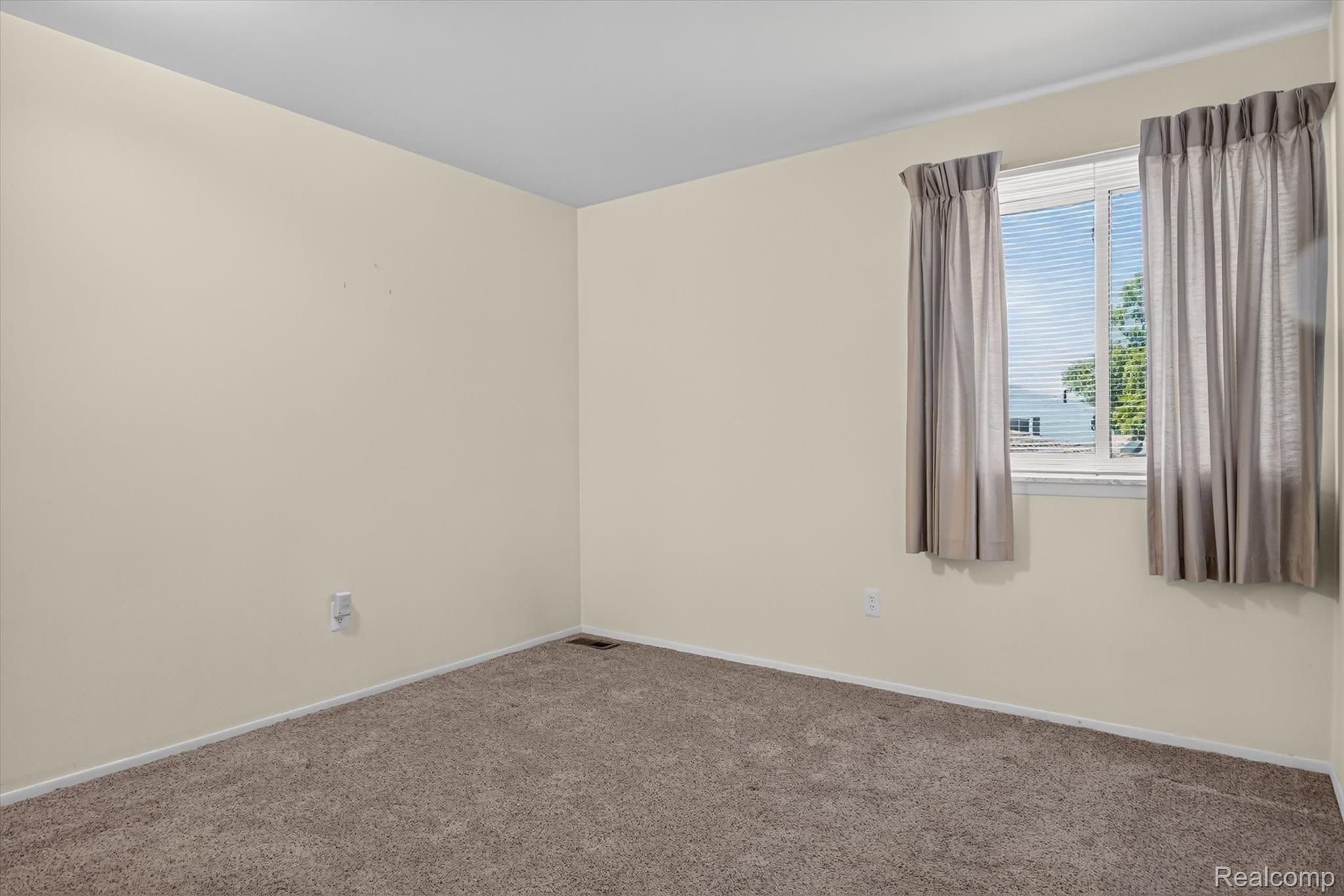 24570 Quad Park Lane Property Photo 9