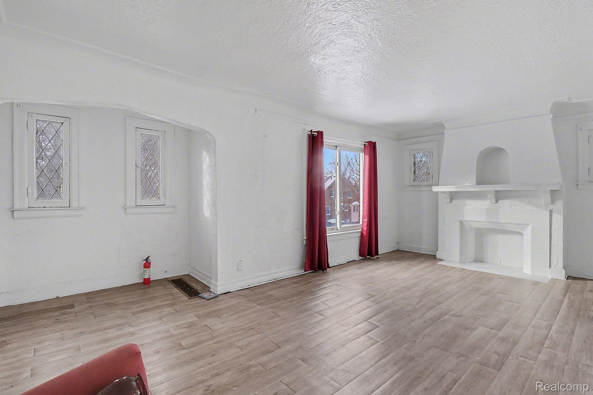 10336 W Point Street Property Photo 3