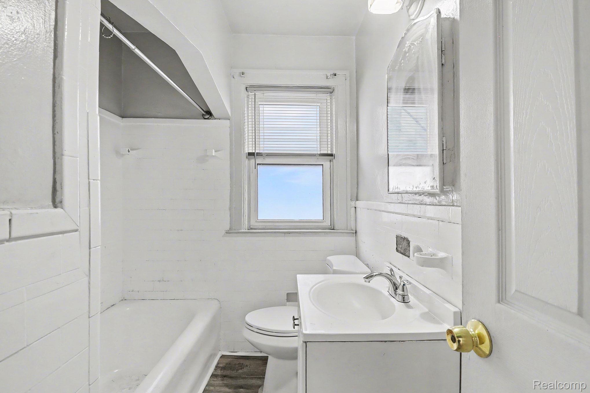 10336 W Point Street Property Photo 8