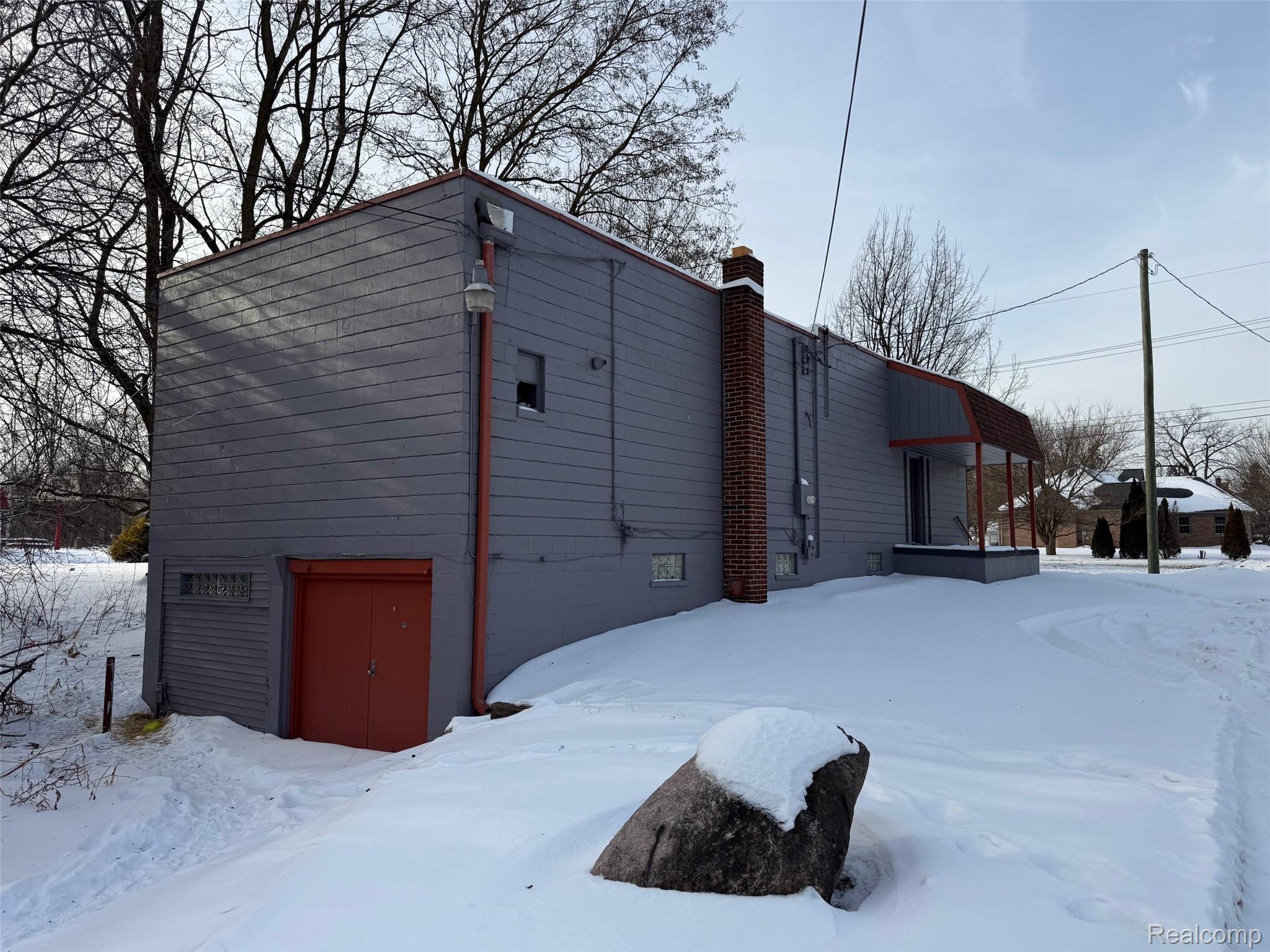 595 Orchard Lake Road Property Photo 3