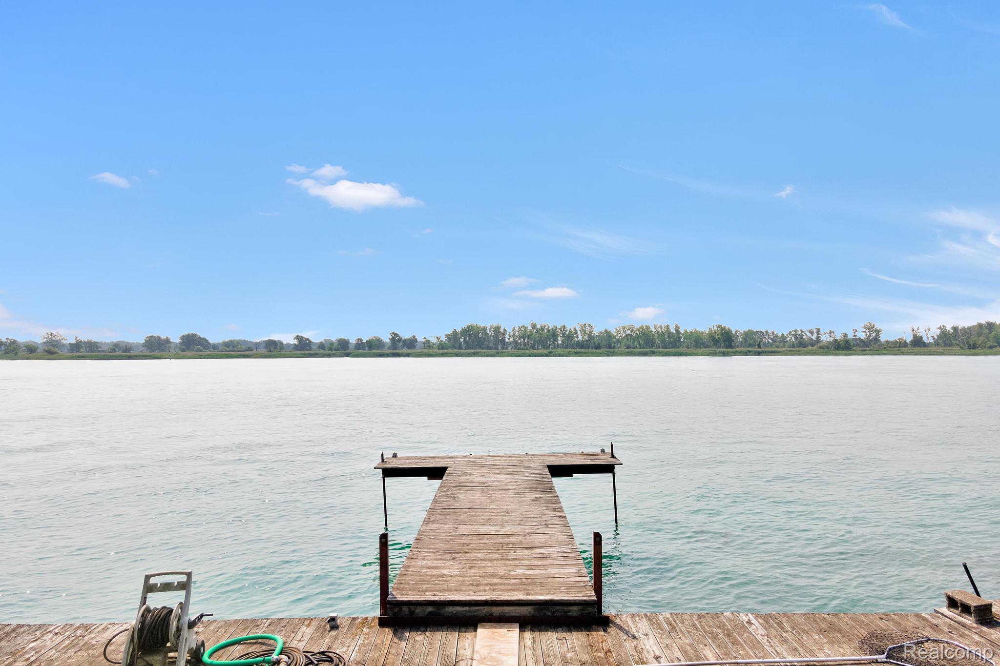 429 Edgewater Property Photo 7