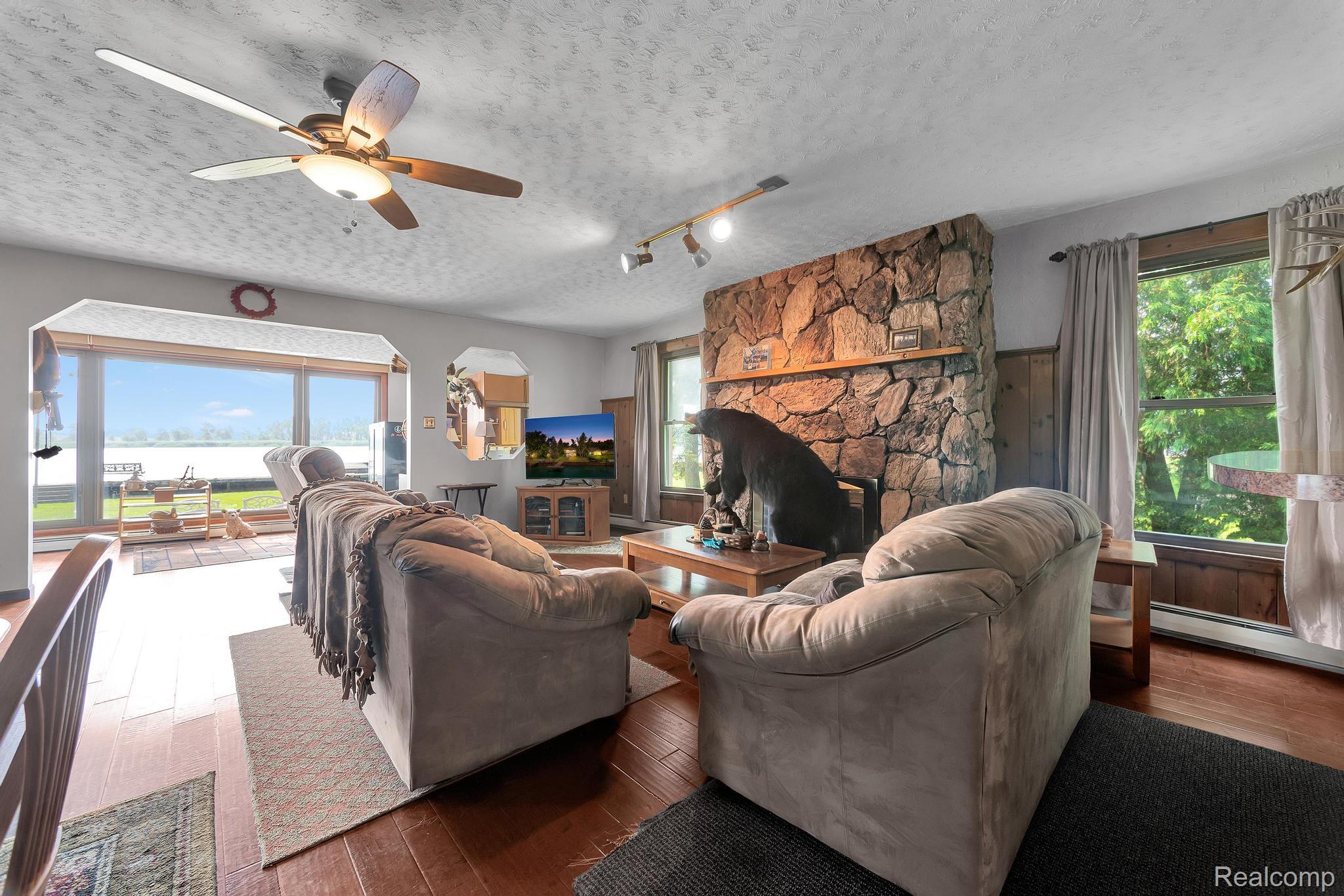 429 Edgewater Property Photo 14
