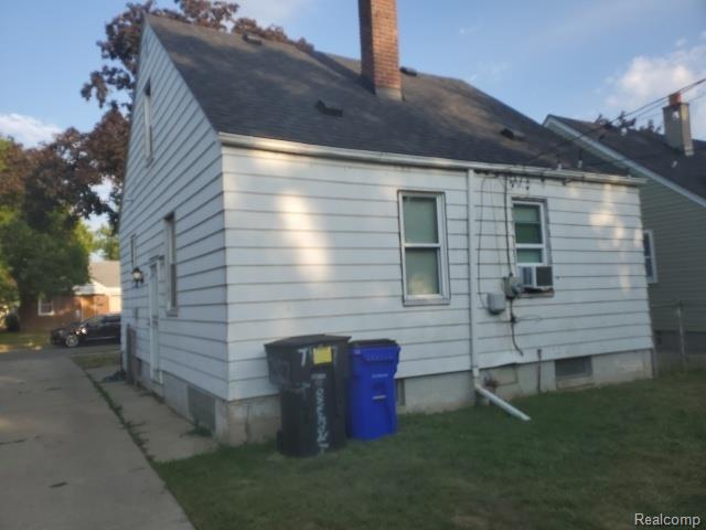 7407 Rosemont Avenue Property Photo 2