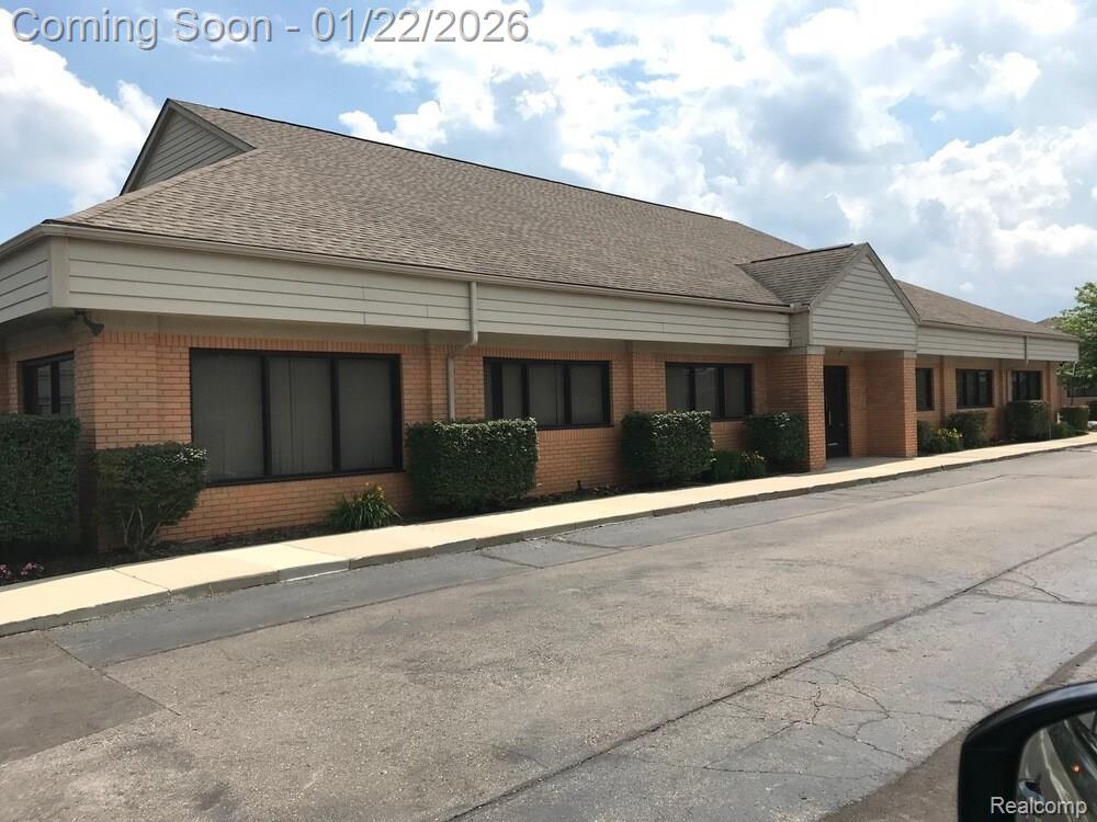5757 W Maple Road Property Photo 1