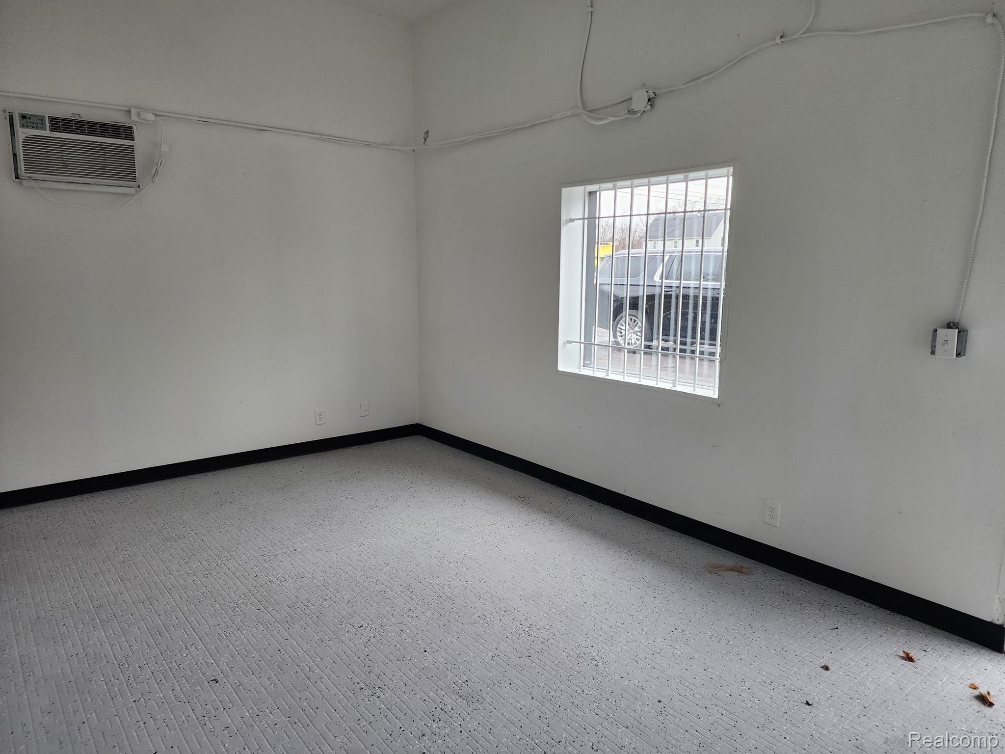 229 W Cesar E Chavez Avenue Property Photo 6