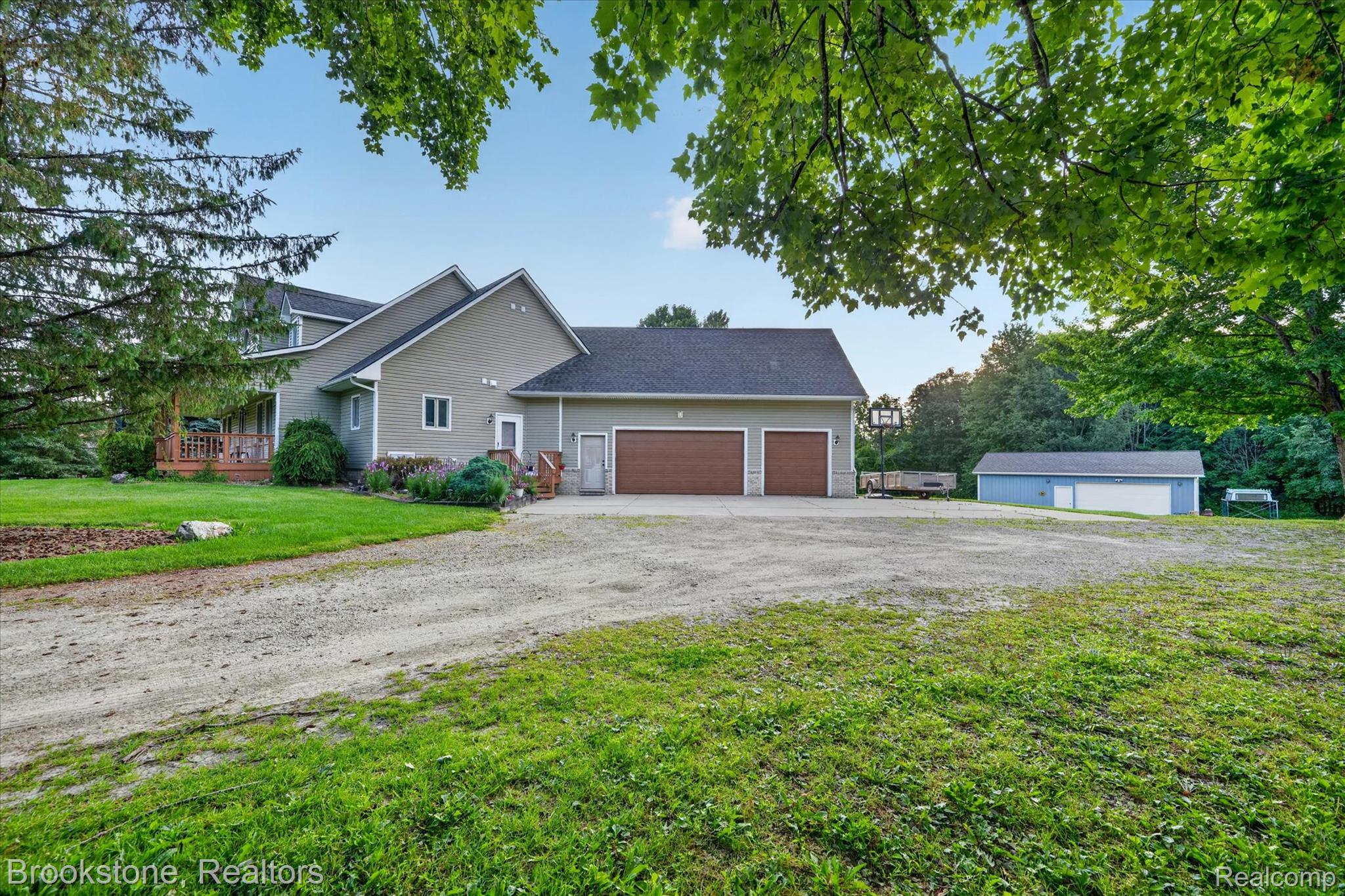 5163 Country Squire Road Property Photo 8