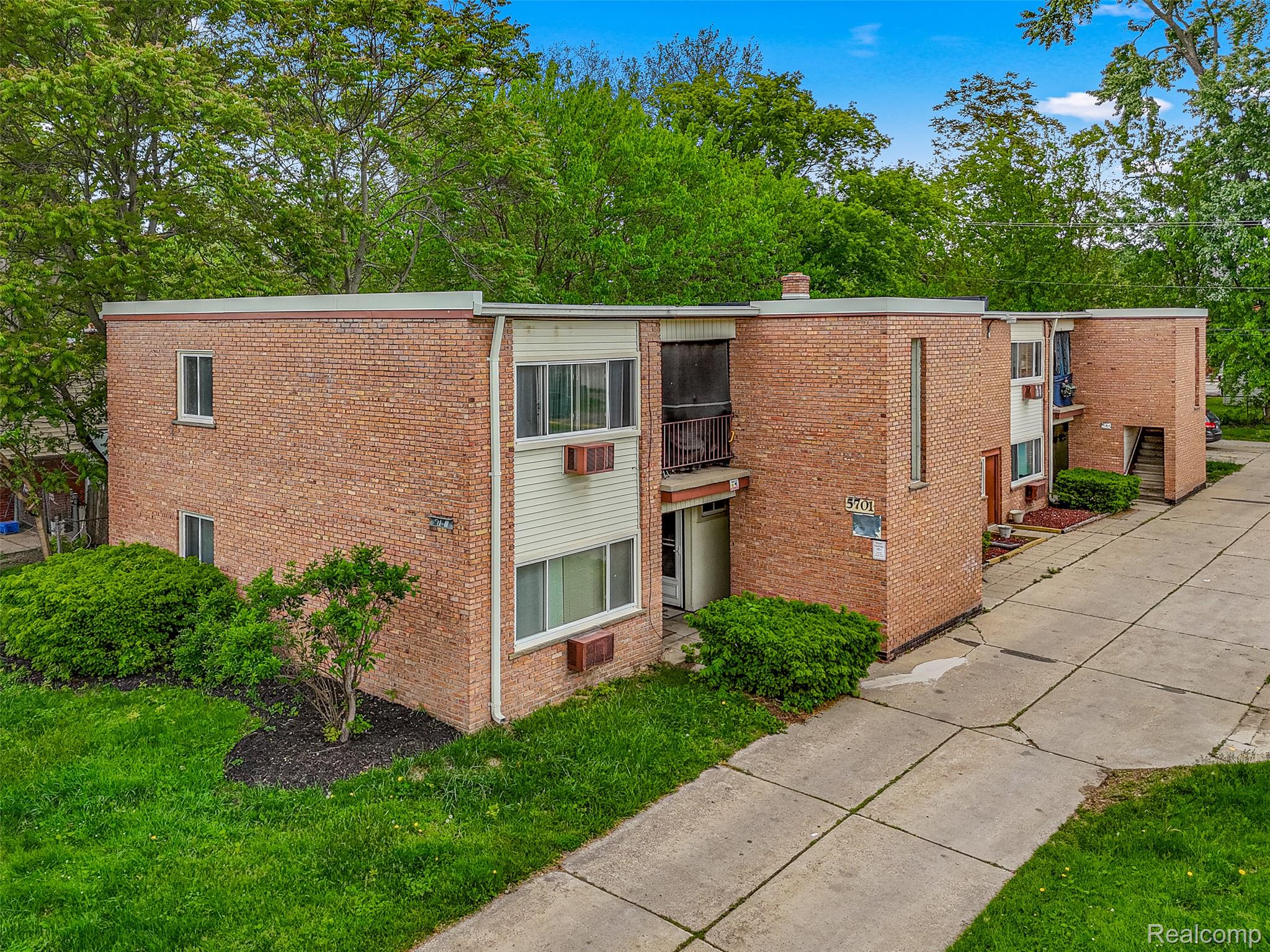 5701-5707 Woodward Street Property Photo 3