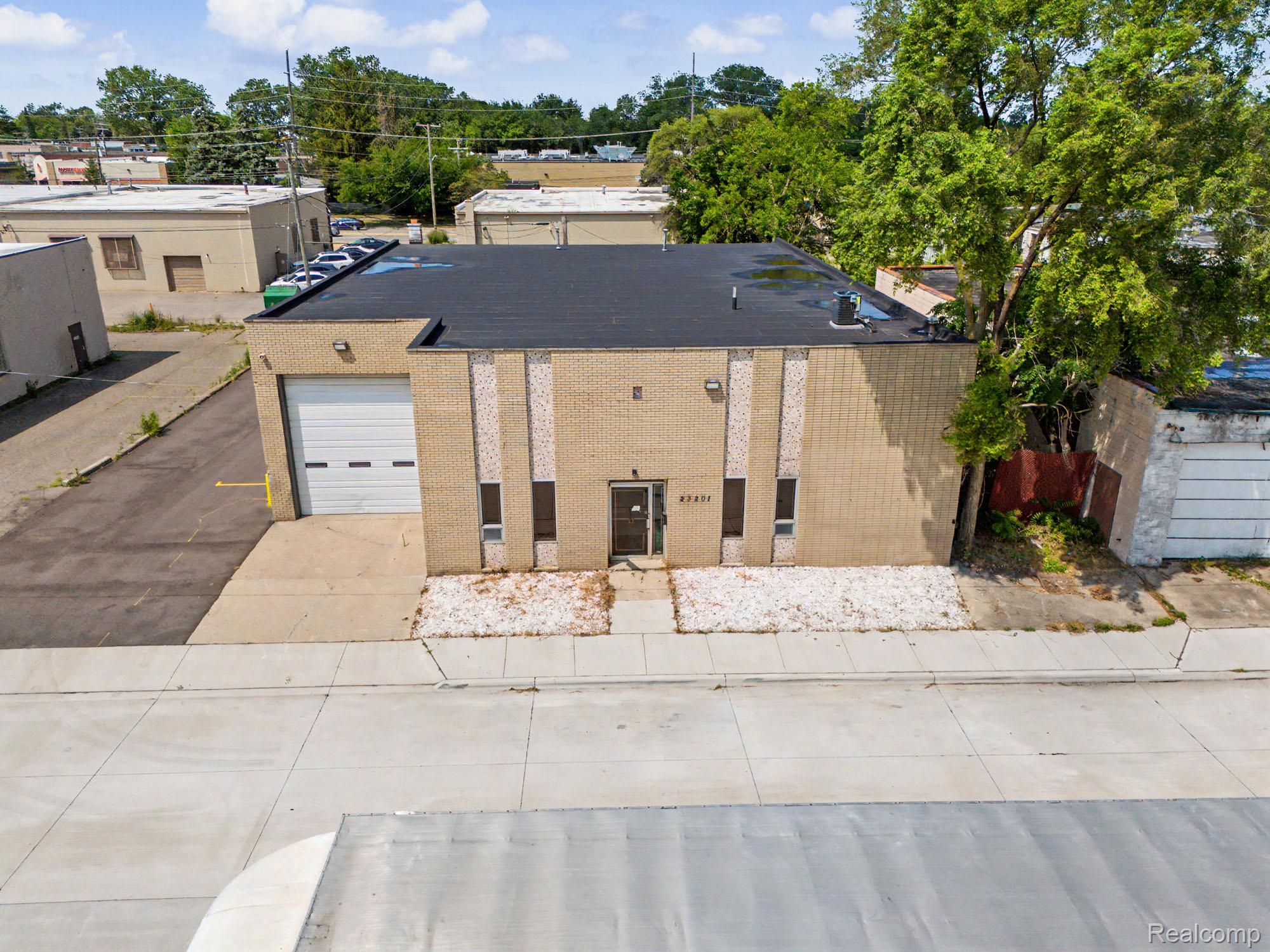 23201 Roseberry Avenue Property Photo 2
