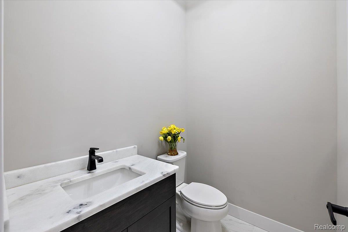 17827 Biscayne Drive Property Photo 25