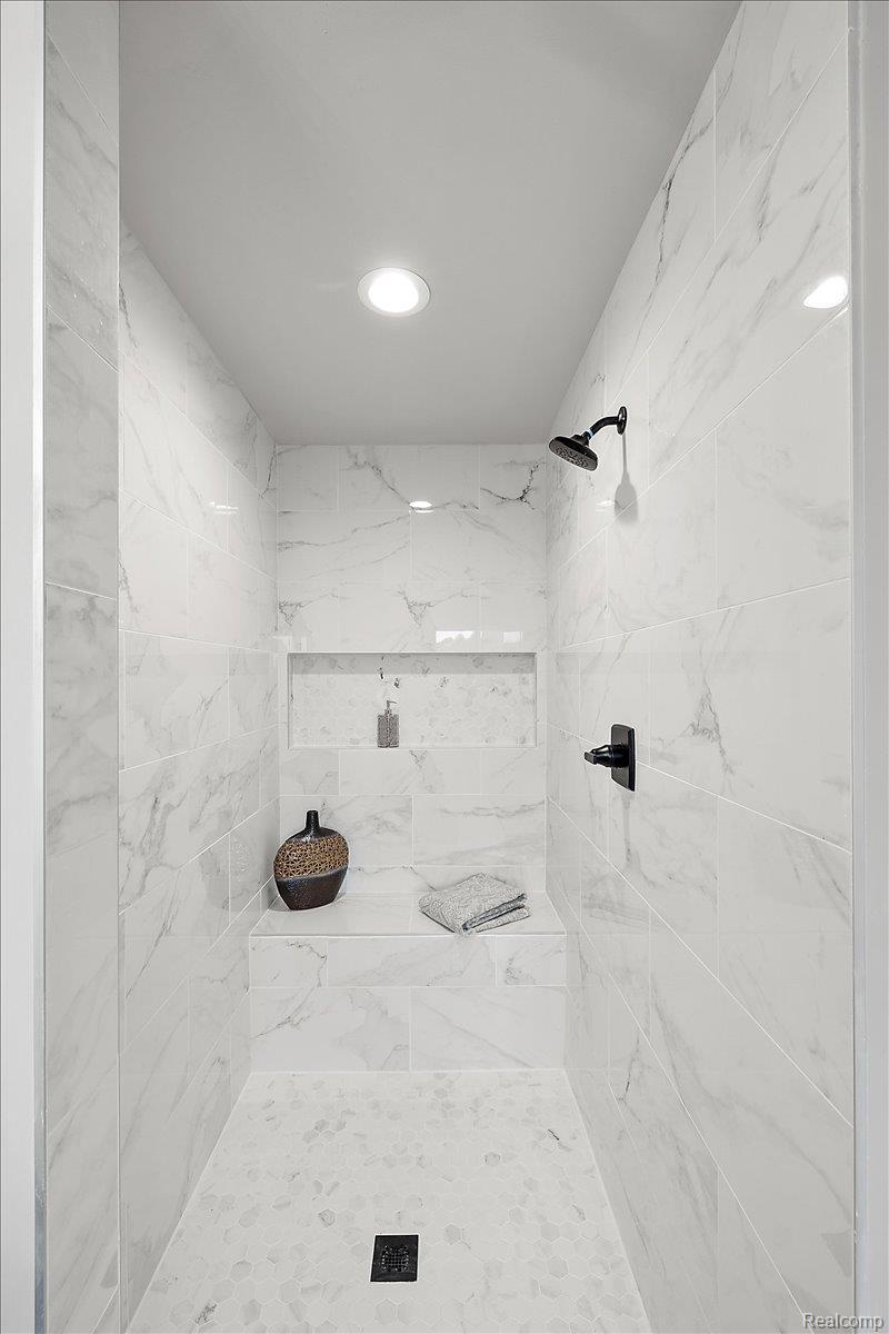 17827 Biscayne Drive Property Photo 33