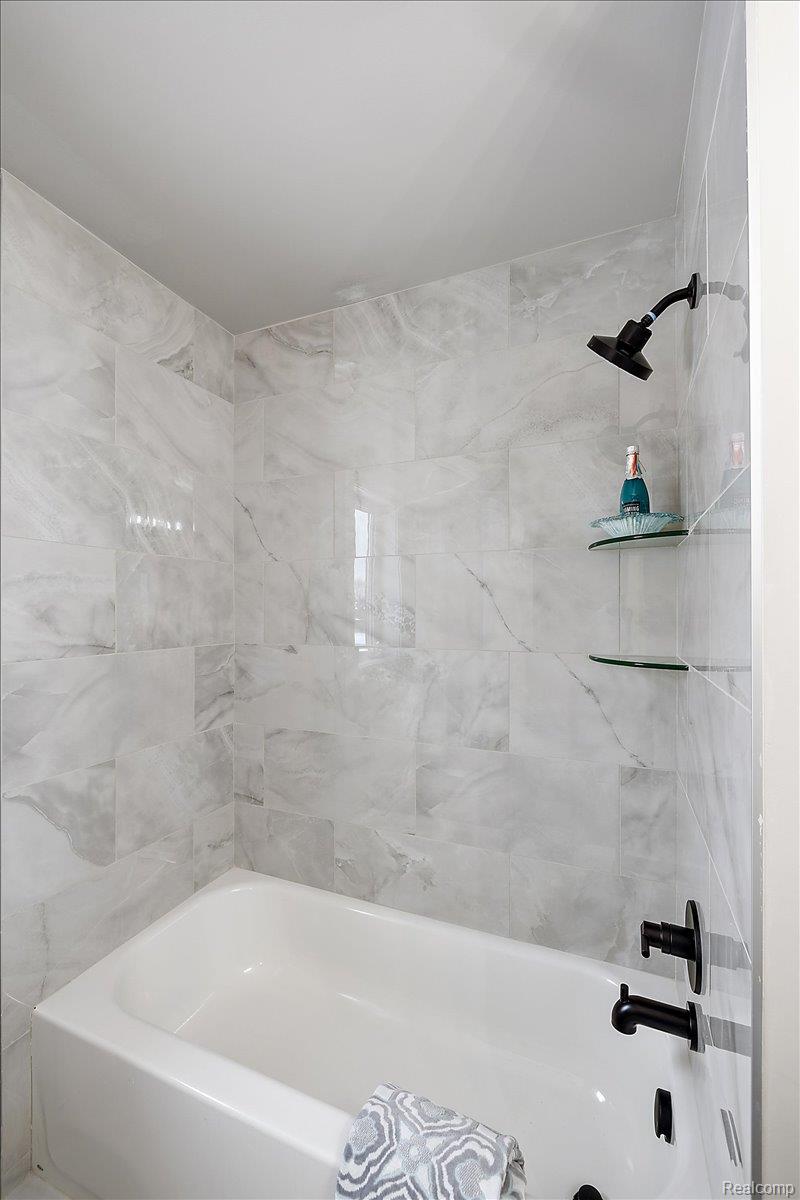 17827 Biscayne Drive Property Photo 39