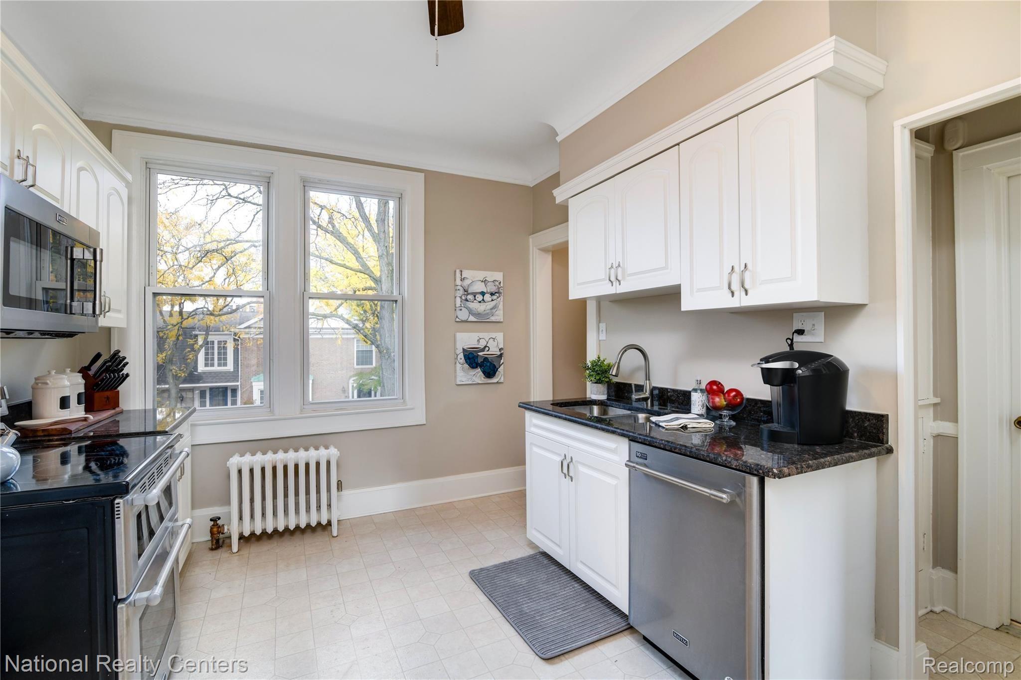255 W Brown Street Property Photo 8