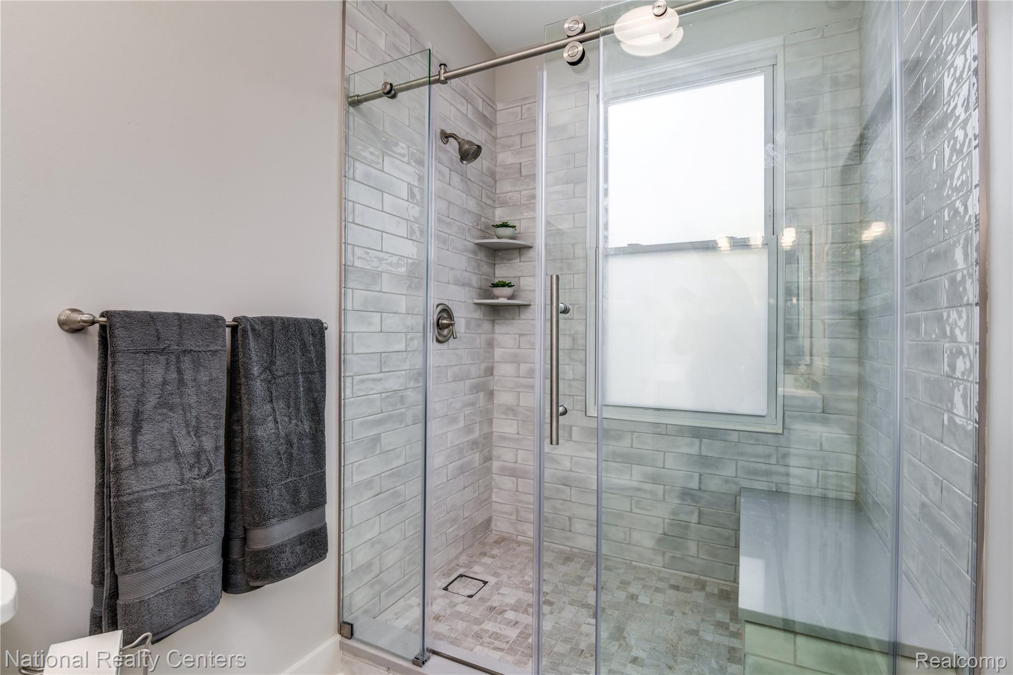 255 W Brown Street Property Photo 14