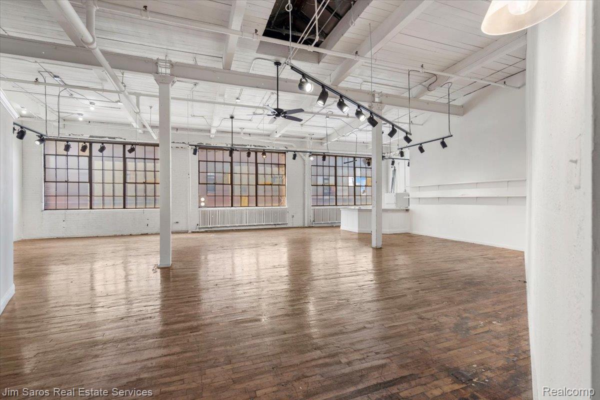2000 Brooklyn Street 305 Property Photo 2
