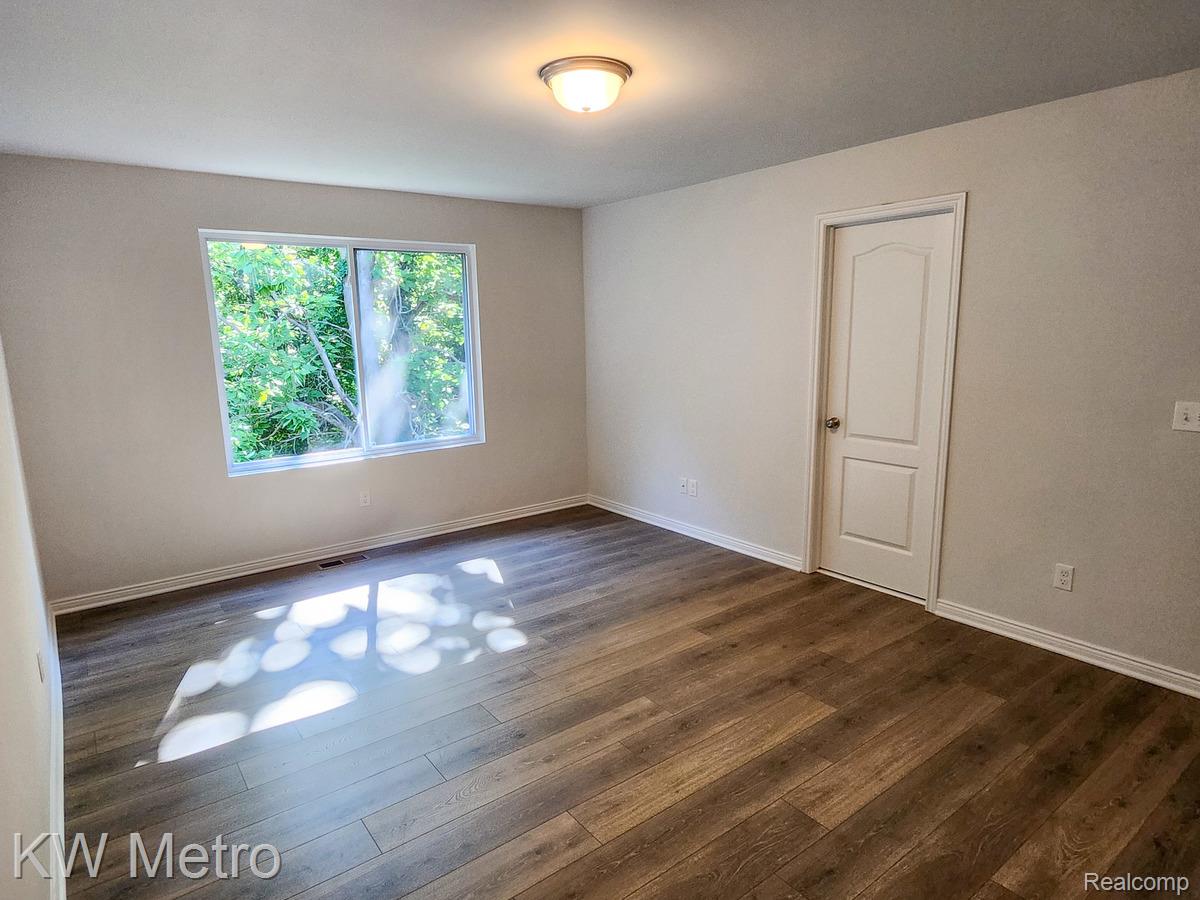 205 (immediate Occupancy) Whispering Pines Drive 11 Property Photo 7
