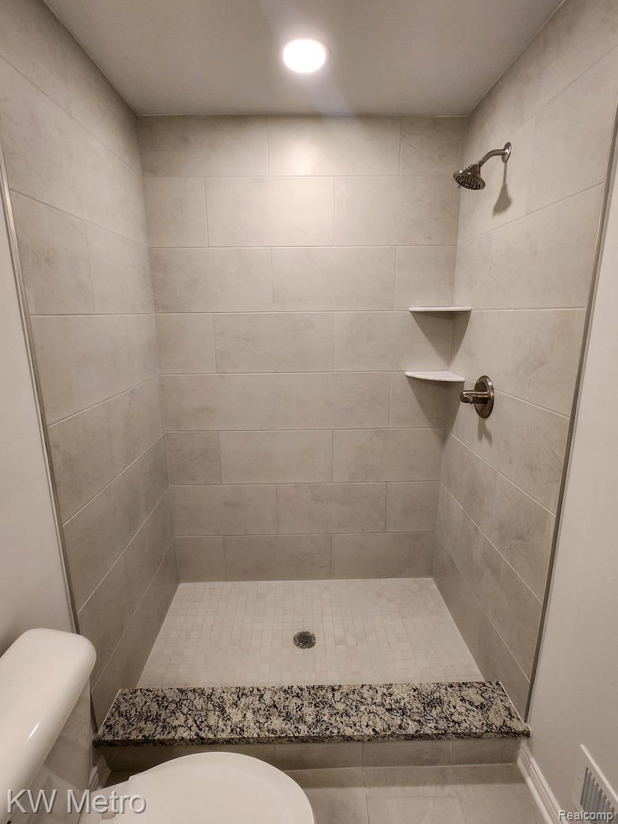 205 (immediate Occupancy) Whispering Pines Drive 11 Property Photo 16