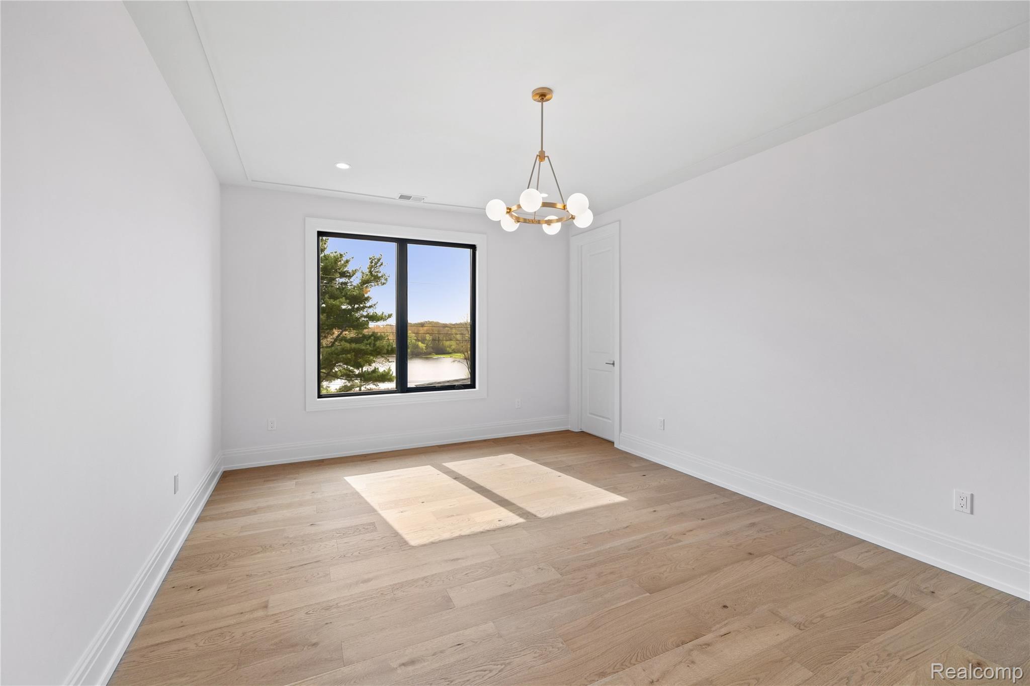 4554 Pinnacle Boulevard Property Photo 13
