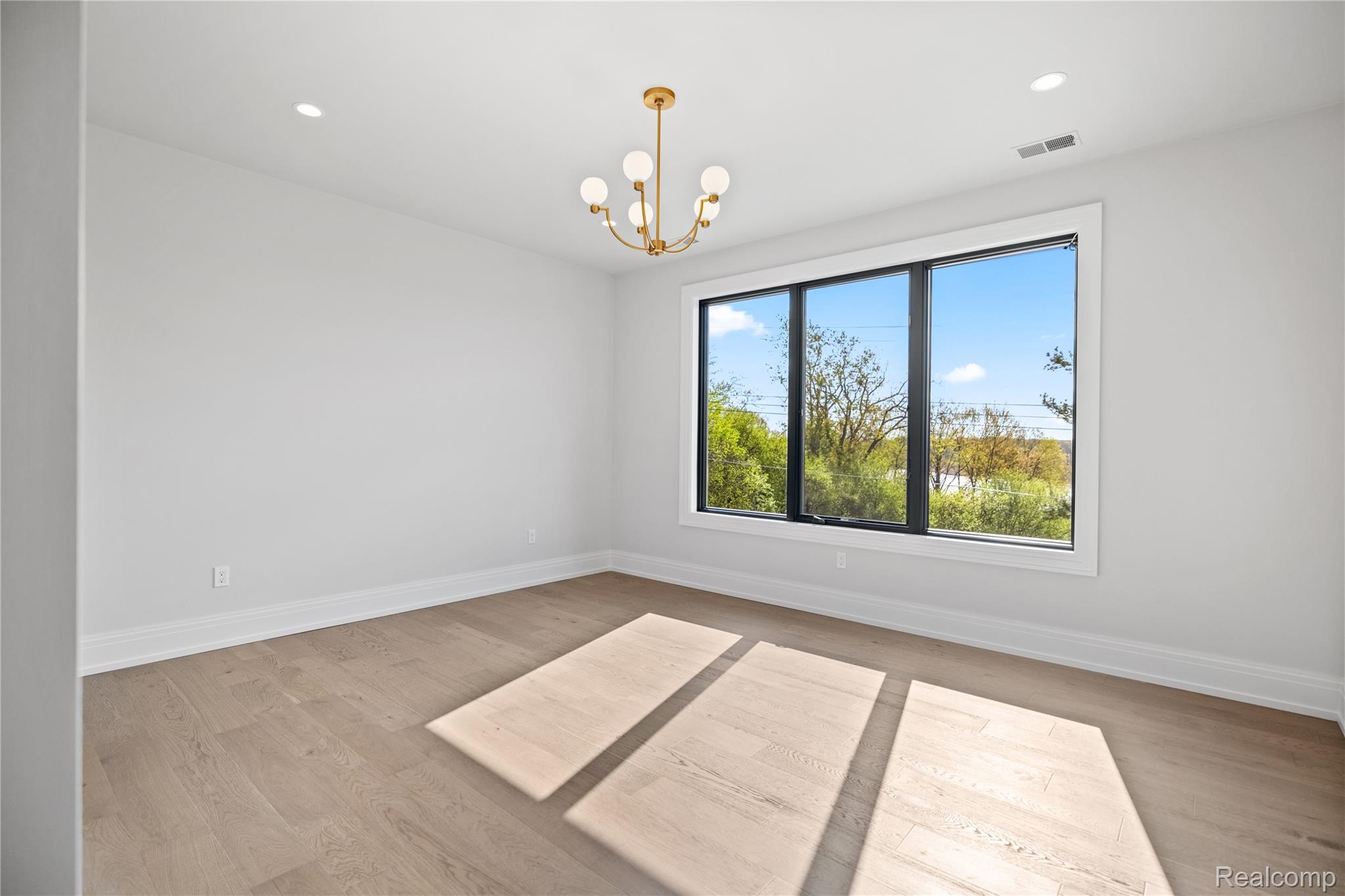 4554 Pinnacle Boulevard Property Photo 16