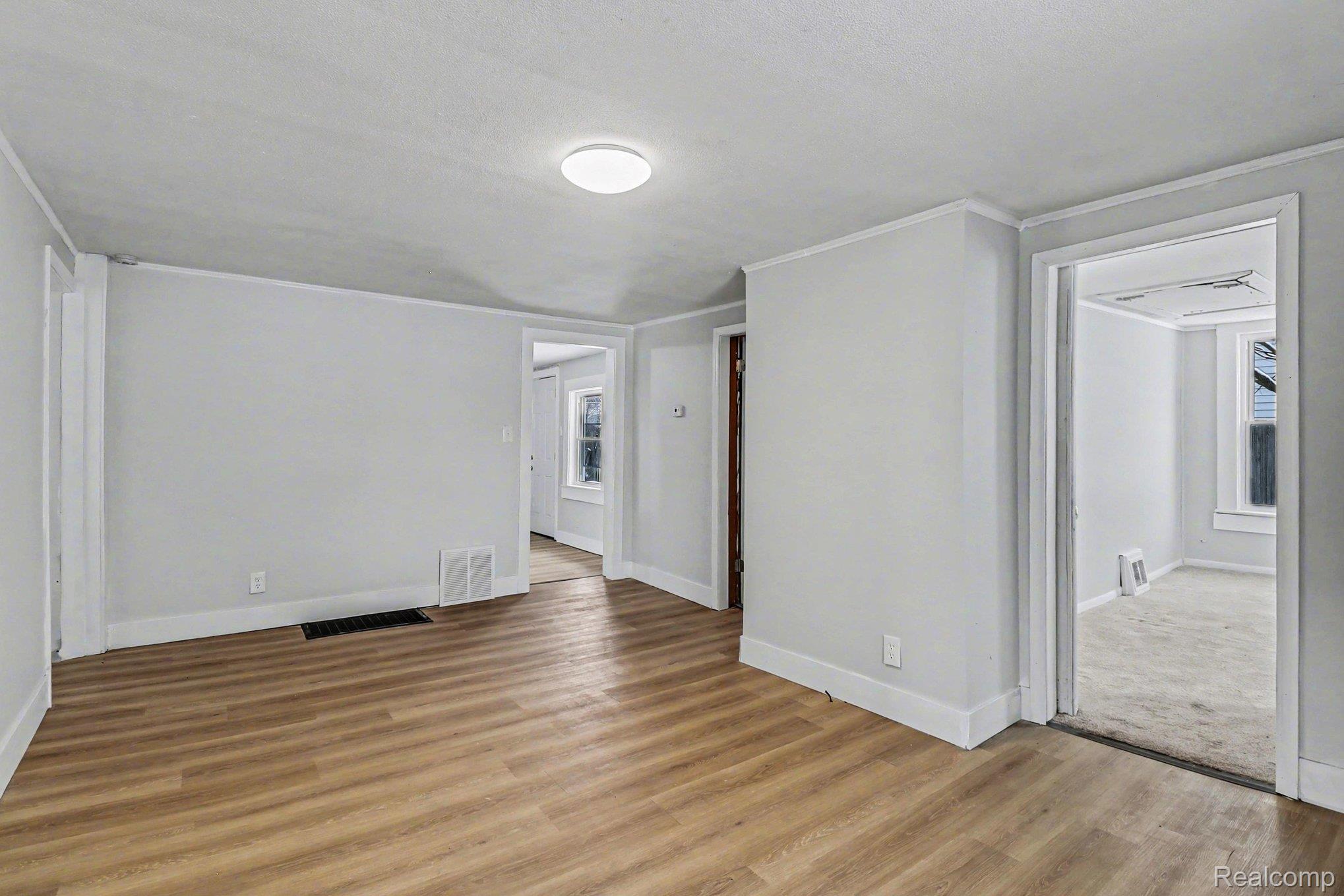 714 W 8th Street Property Photo 4