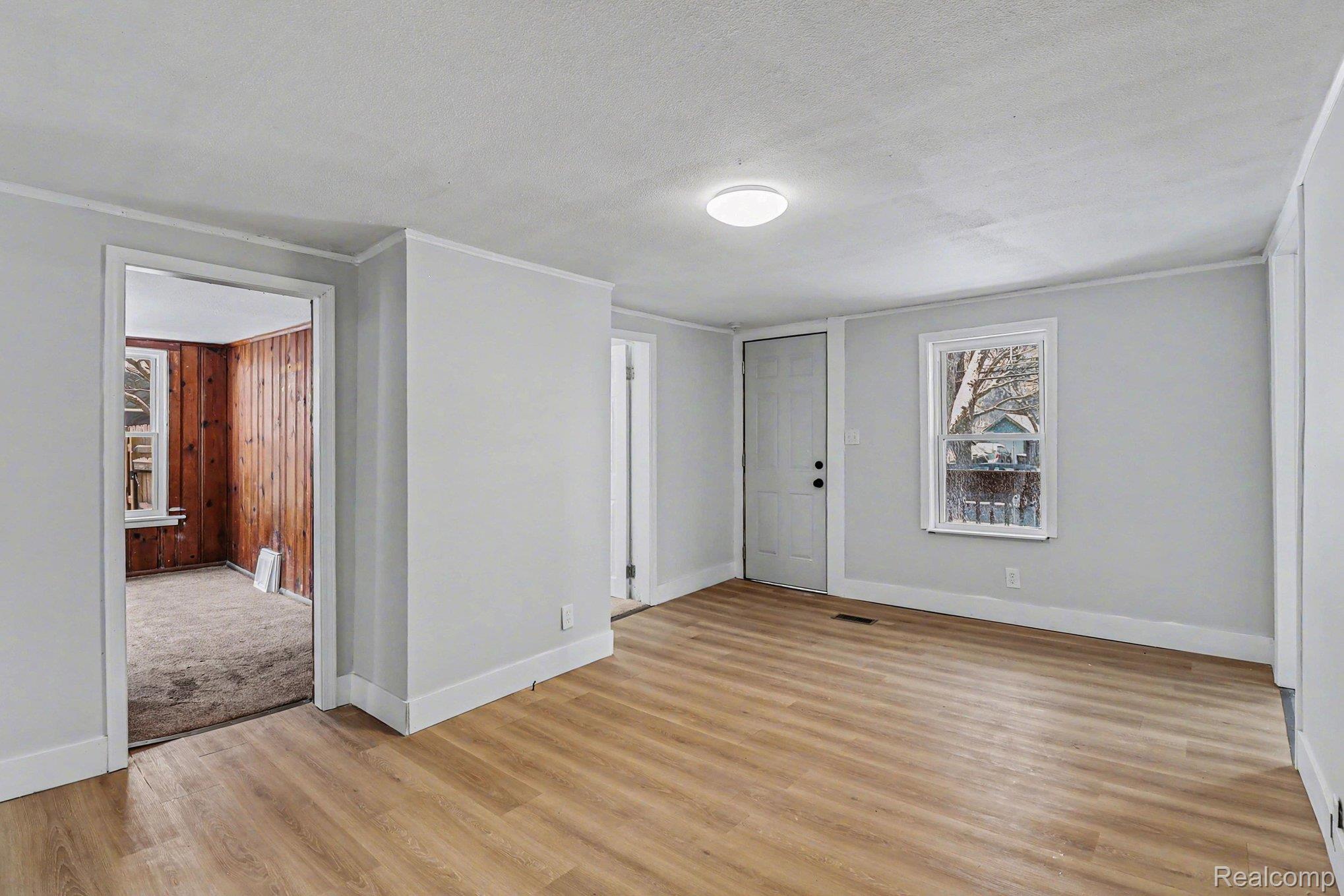 714 W 8th Street Property Photo 5