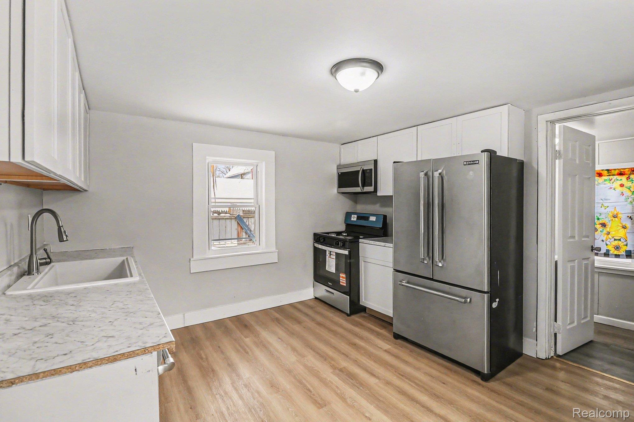714 W 8th Street Property Photo 8