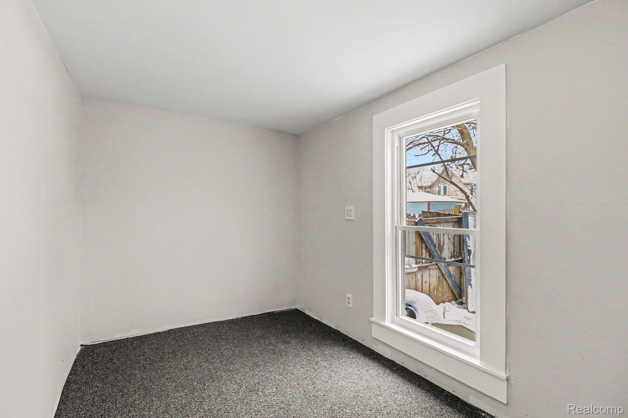 714 W 8th Street Property Photo 16