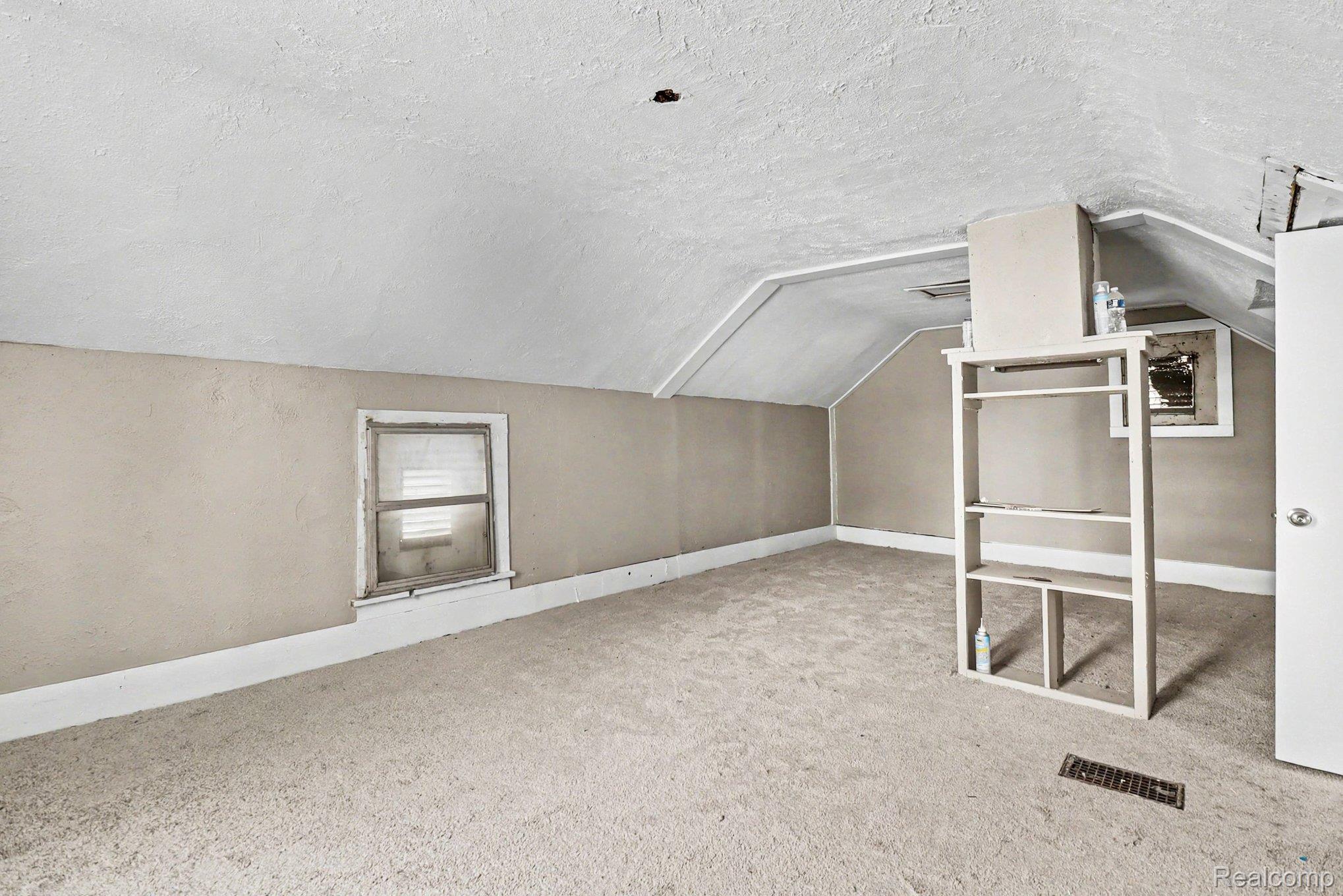 714 W 8th Street Property Photo 19
