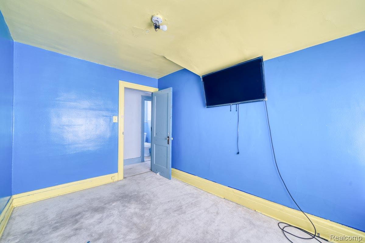 15509 Holmur Street Property Photo 5