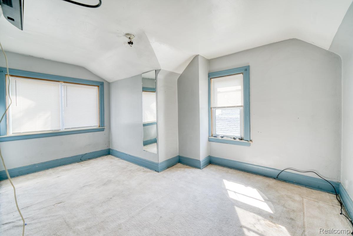 15509 Holmur Street Property Photo 8