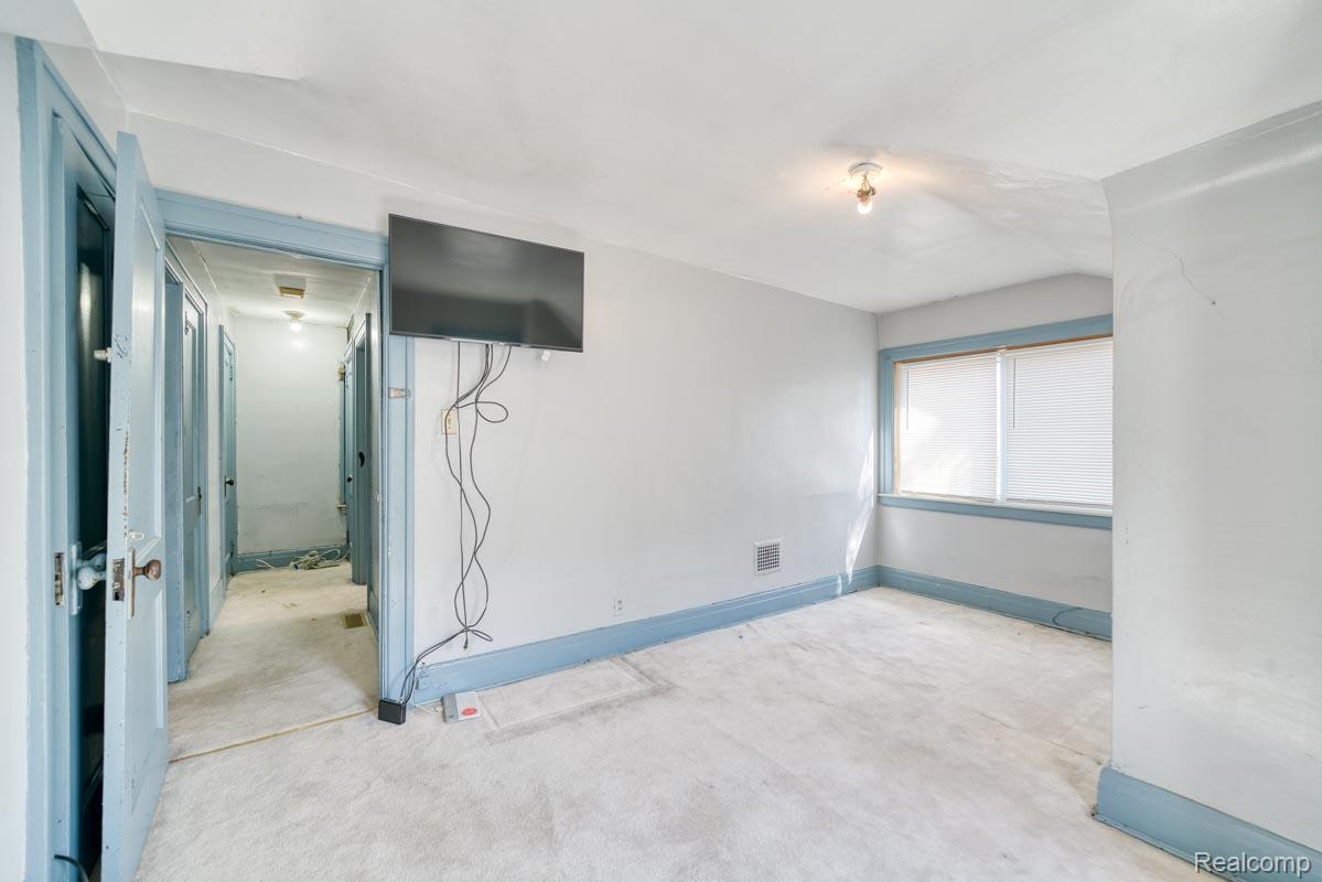 15509 Holmur Street Property Photo 10