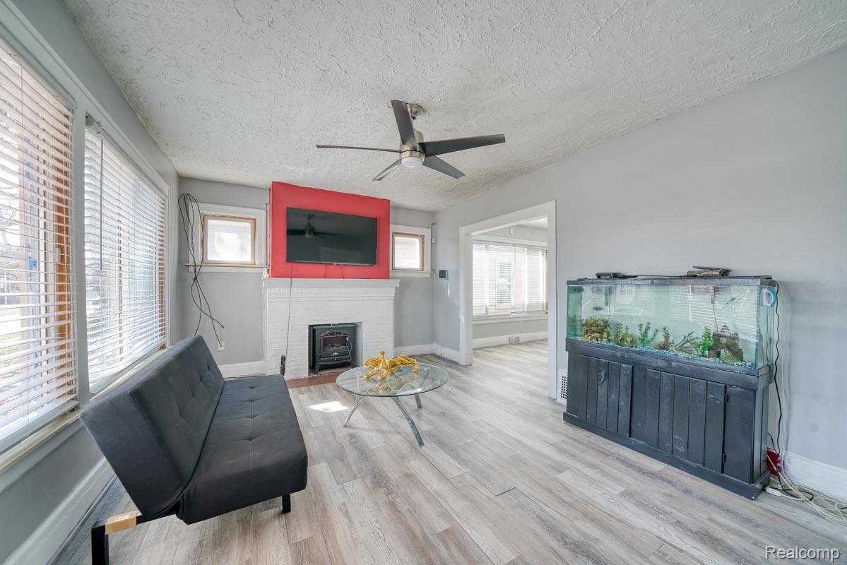 15509 Holmur Street Property Photo 11