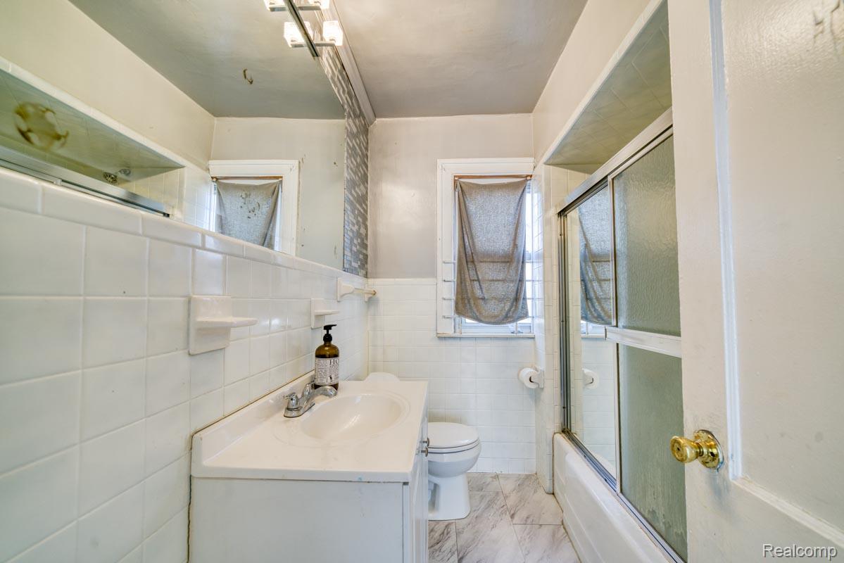 15509 Holmur Street Property Photo 19