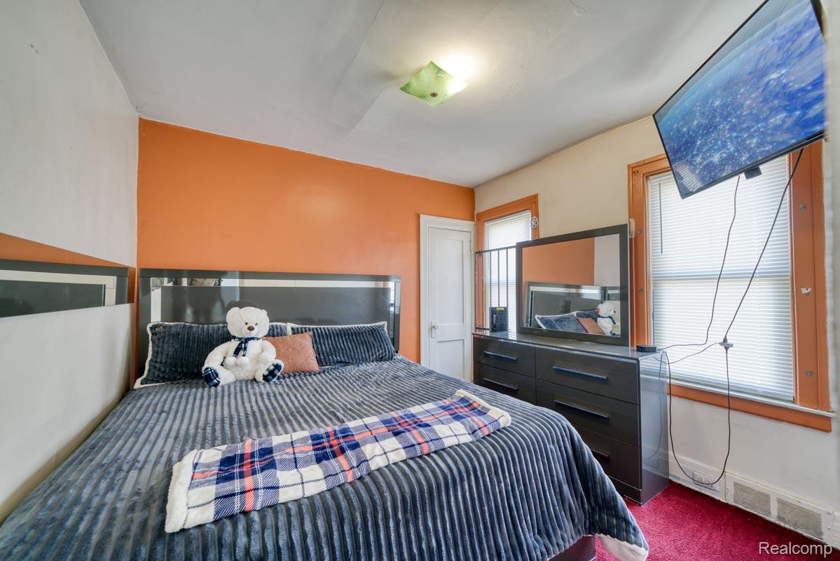 15509 Holmur Street Property Photo 20