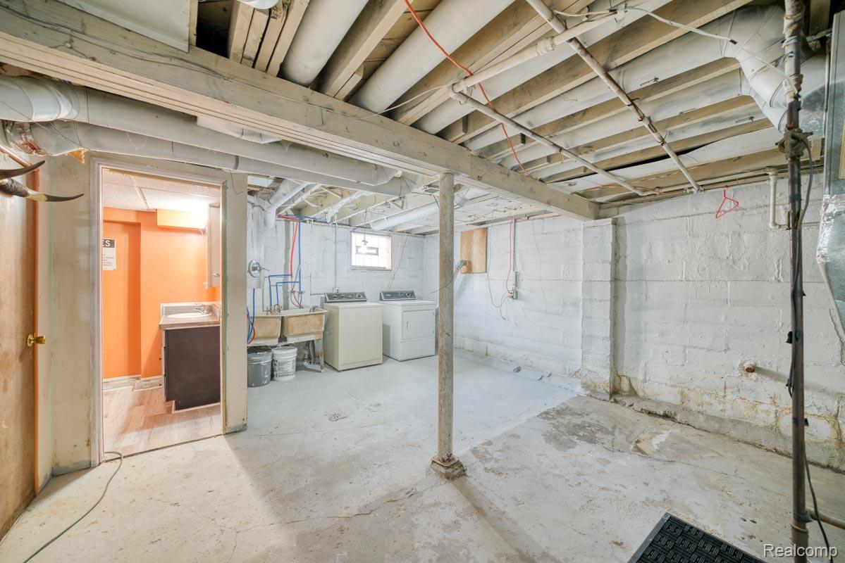 15509 Holmur Street Property Photo 26