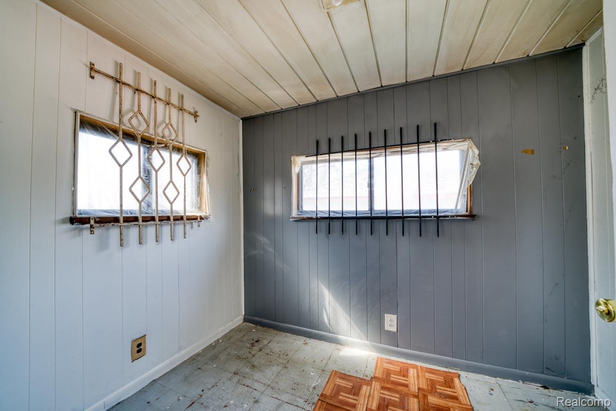 15509 Holmur Street Property Photo 27