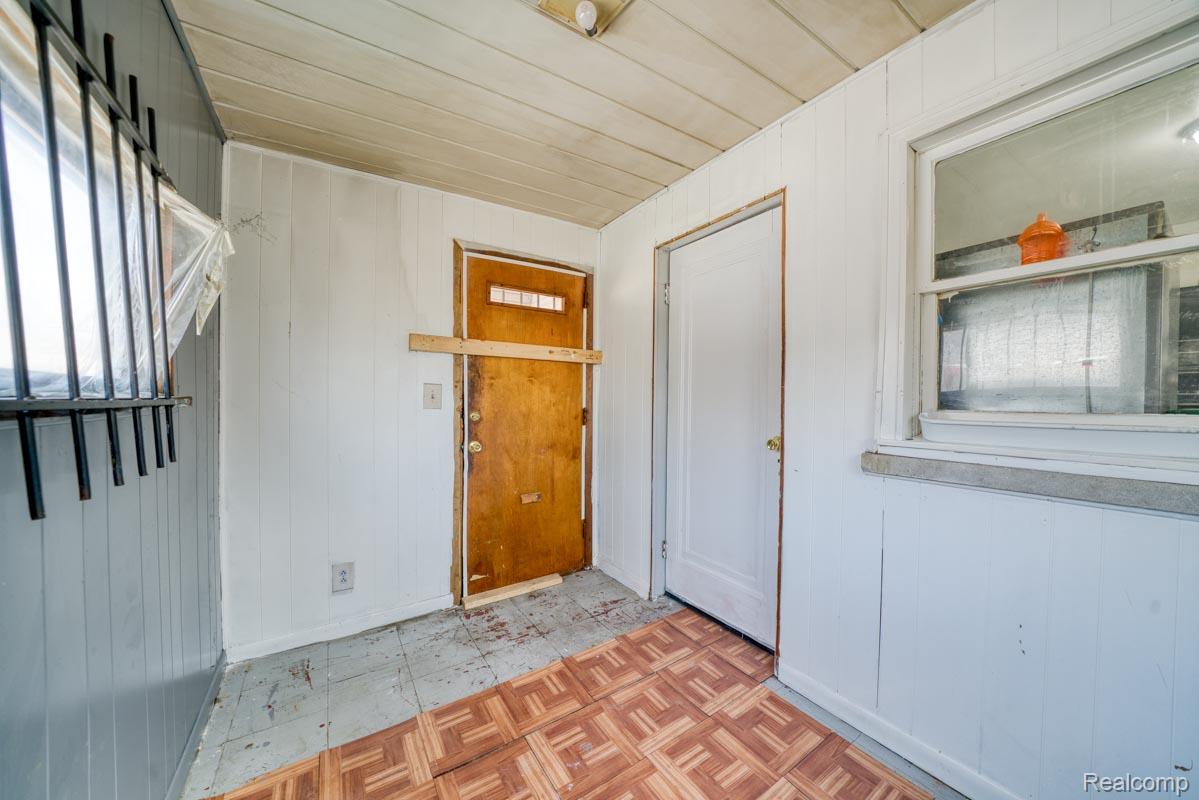 15509 Holmur Street Property Photo 28