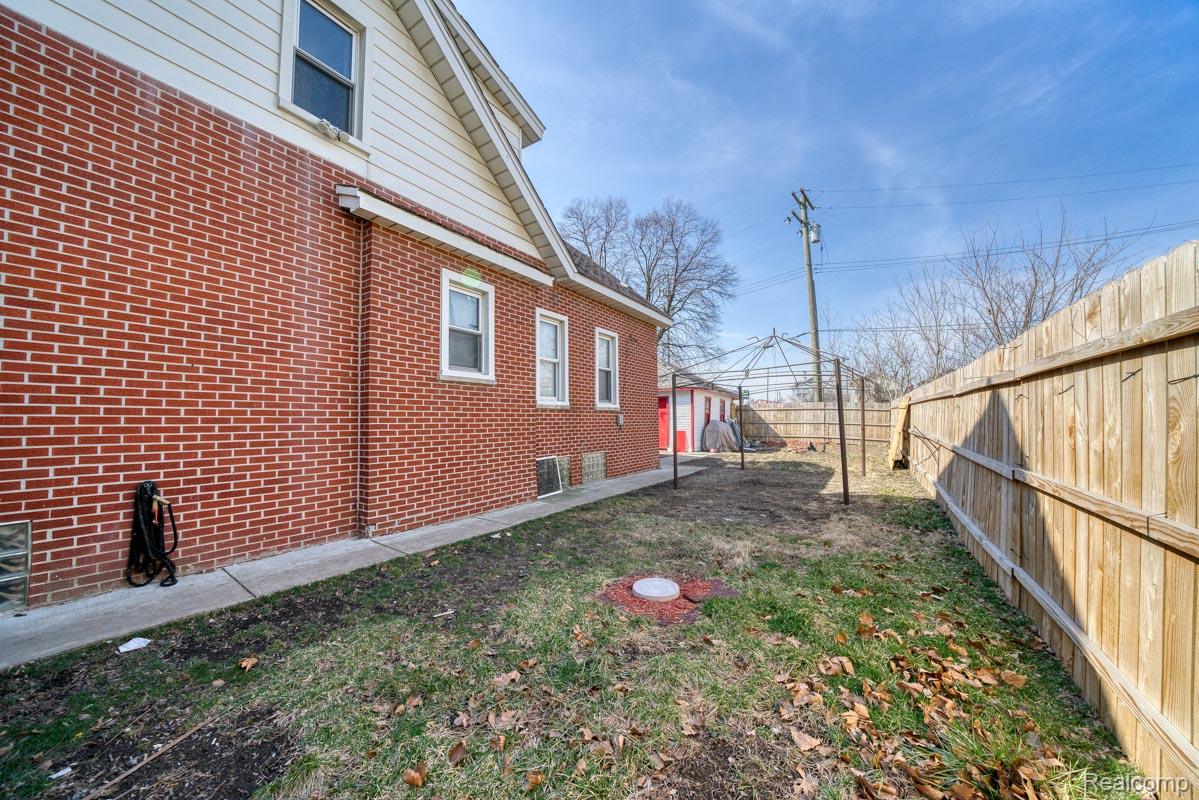 15509 Holmur Street Property Photo 29