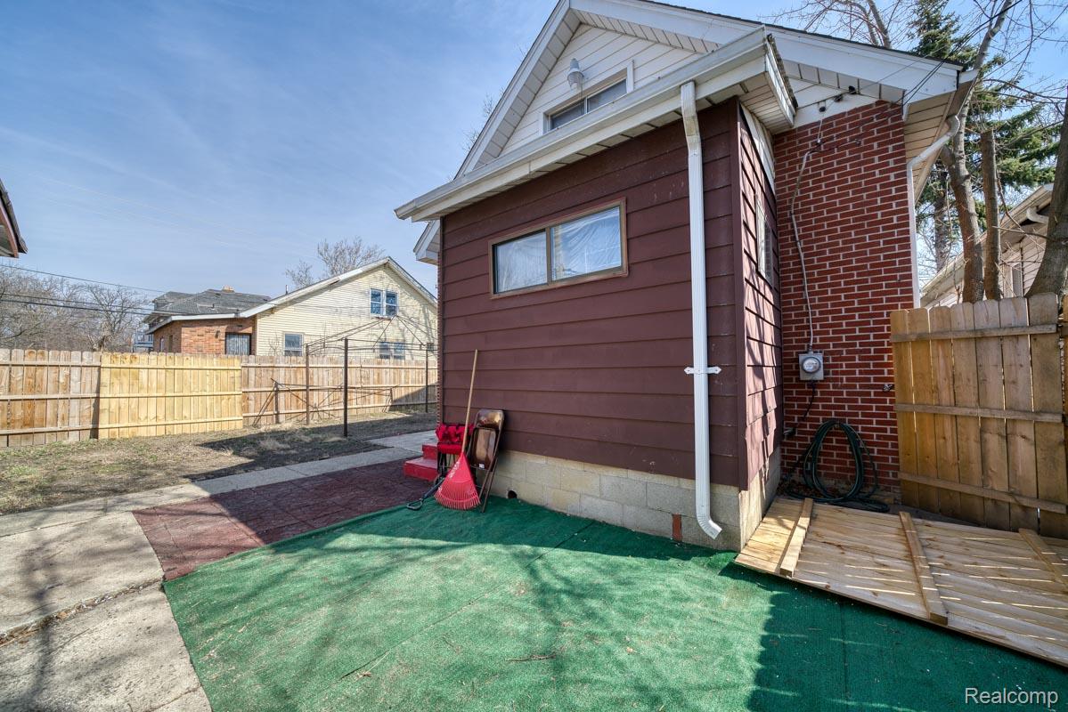 15509 Holmur Street Property Photo 32