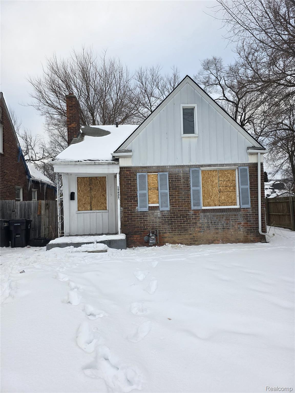 15633 Eastwood Street Property Photo 1