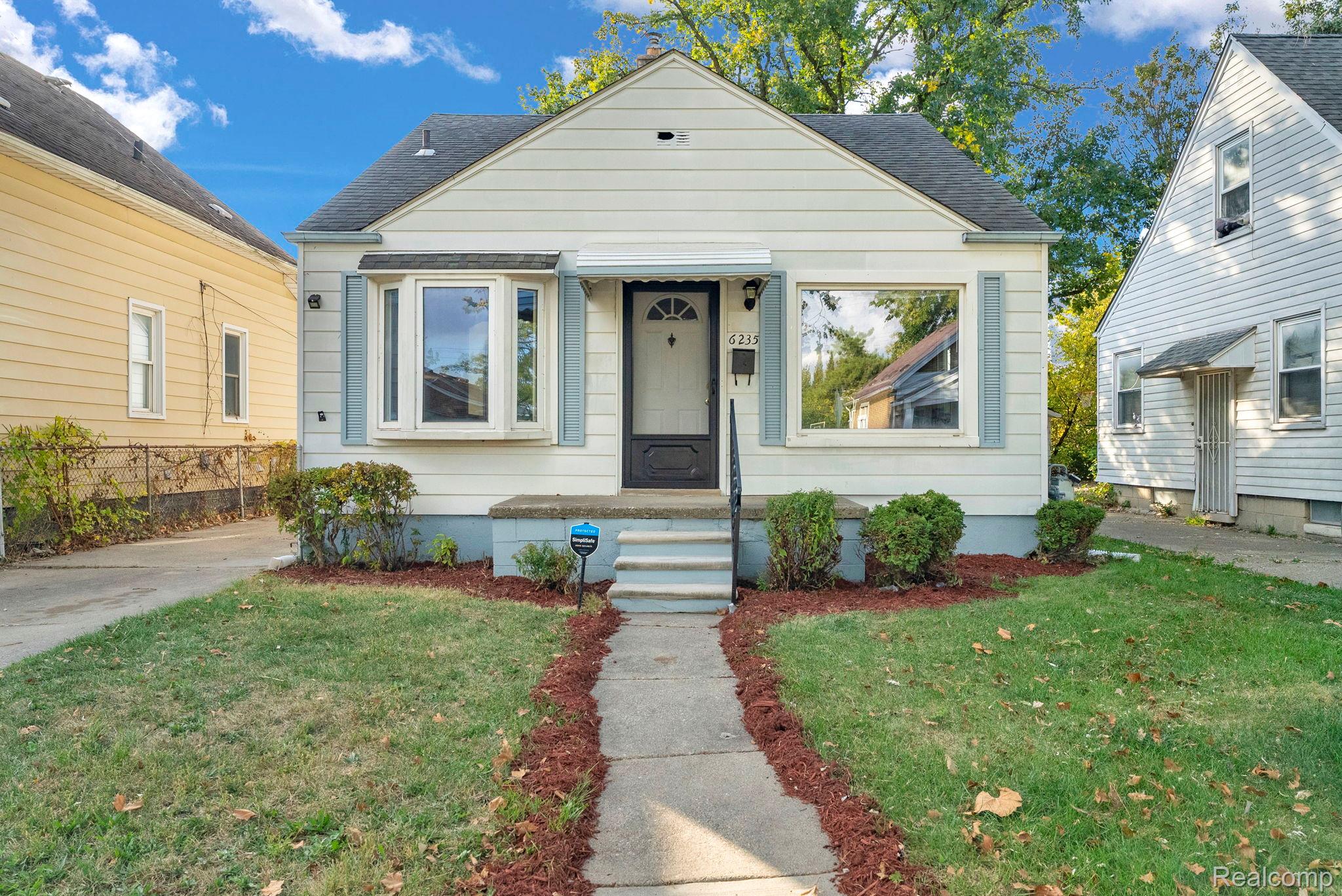 6235 Rosemont Avenue Property Photo 2