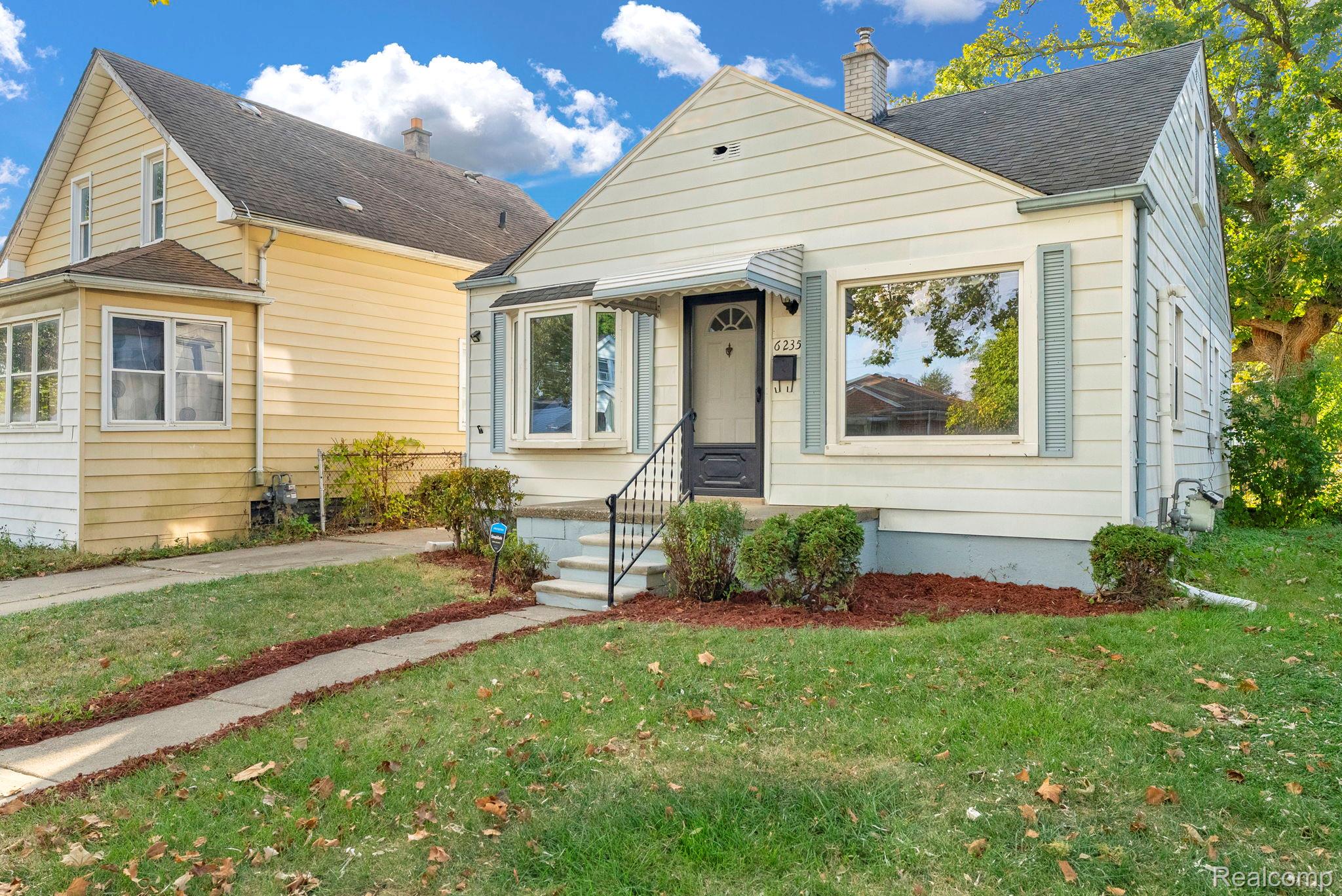 6235 Rosemont Avenue Property Photo 3