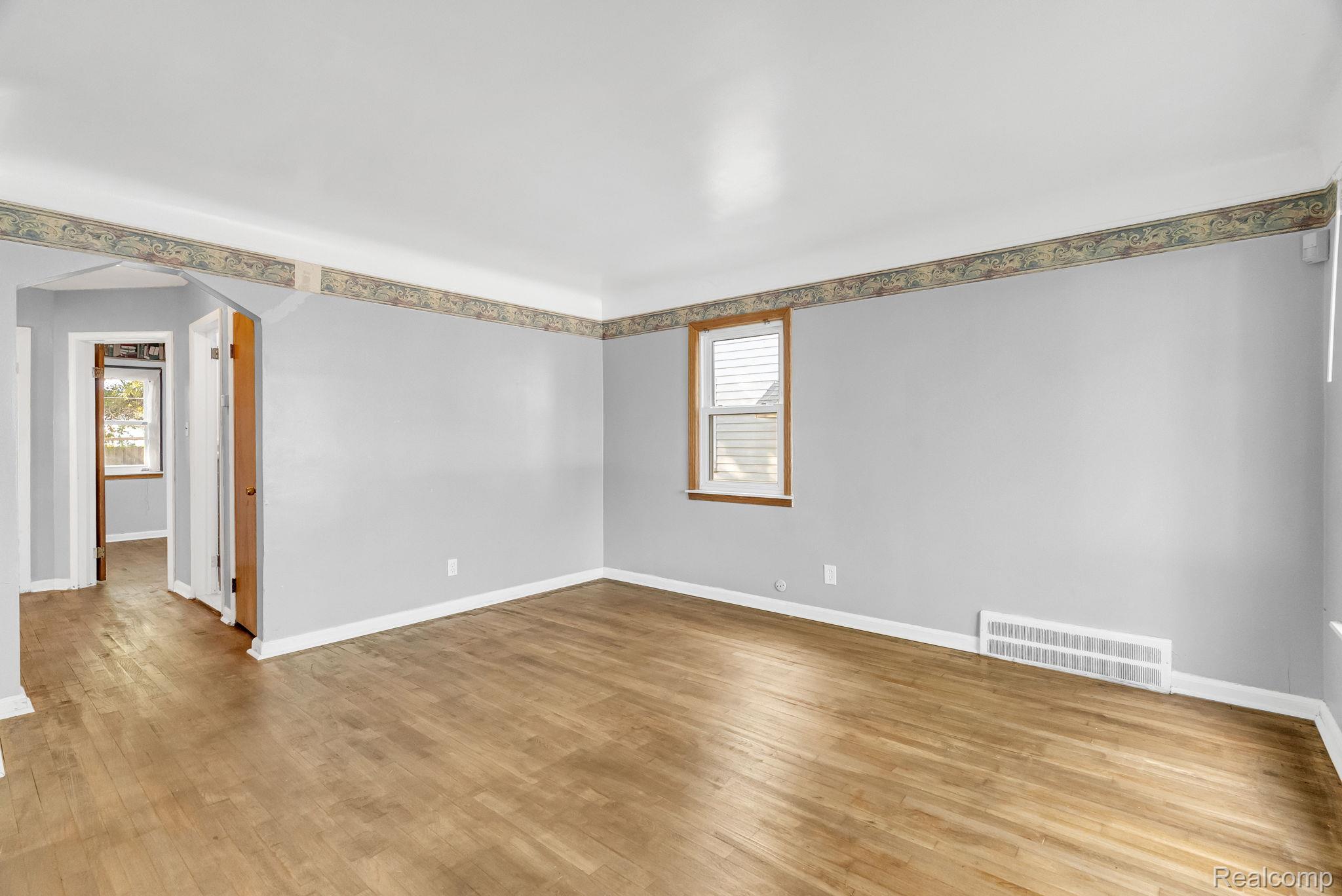6235 Rosemont Avenue Property Photo 4