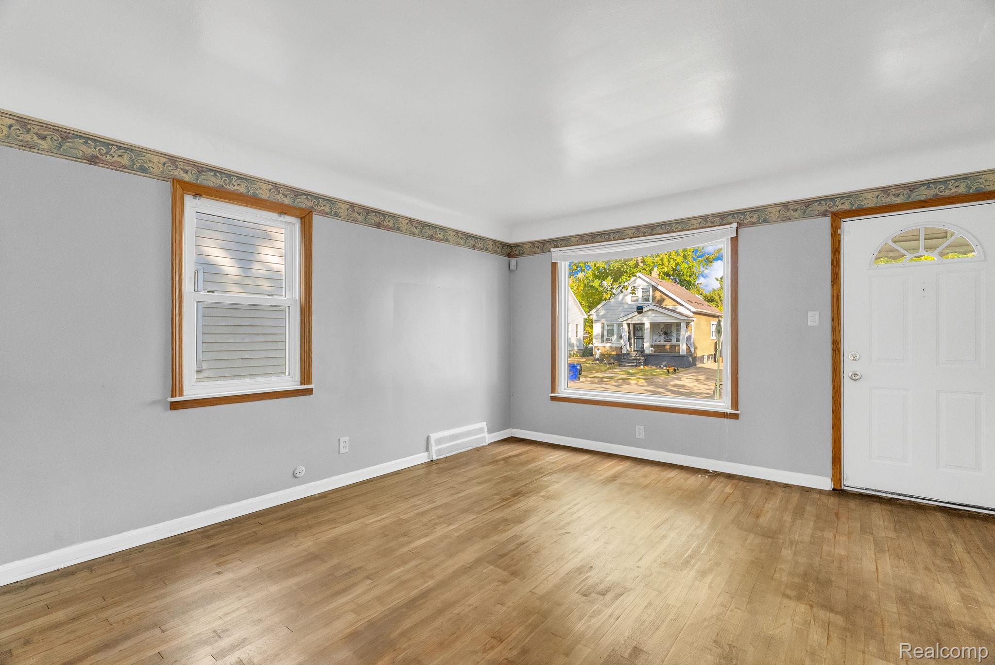 6235 Rosemont Avenue Property Photo 5
